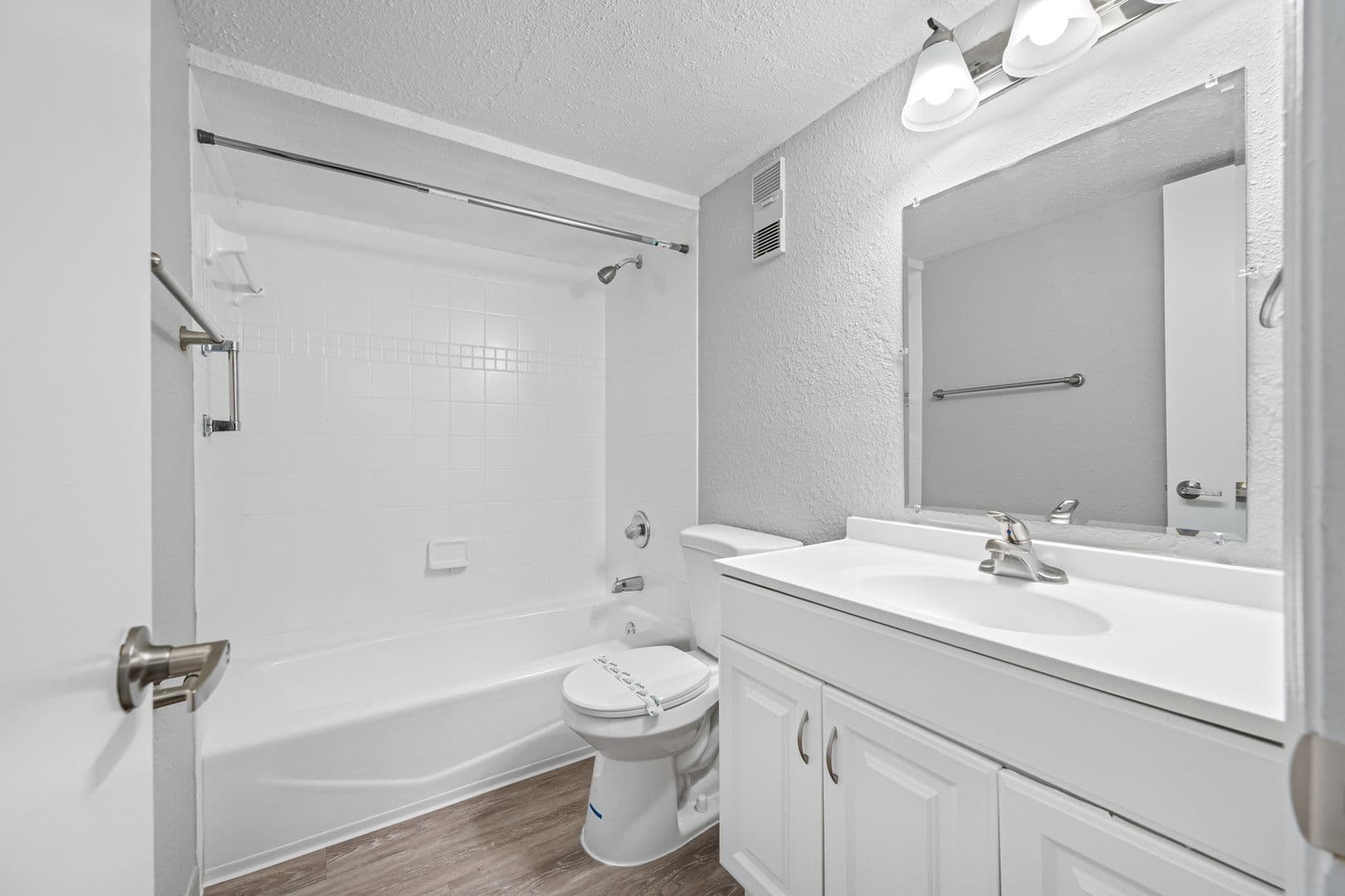 Largo Apartment: 1500 W Bay Dr