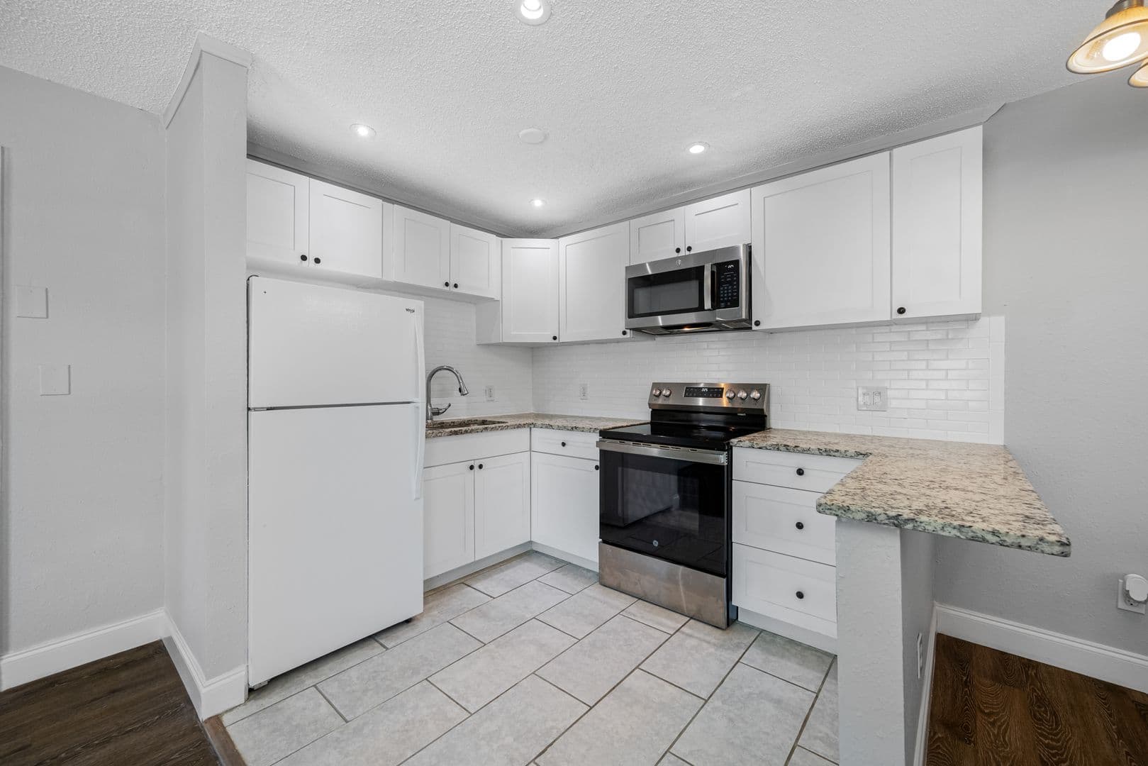 St Petersburg Apartment: 1200 Beach Dr NE