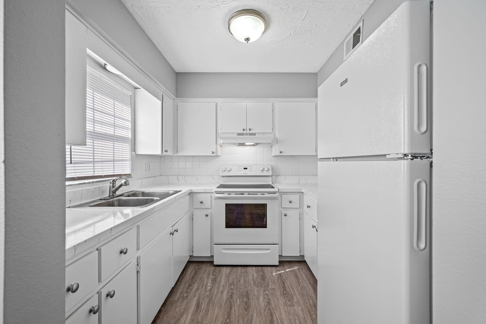 Largo Apartment: 1500 W Bay Dr