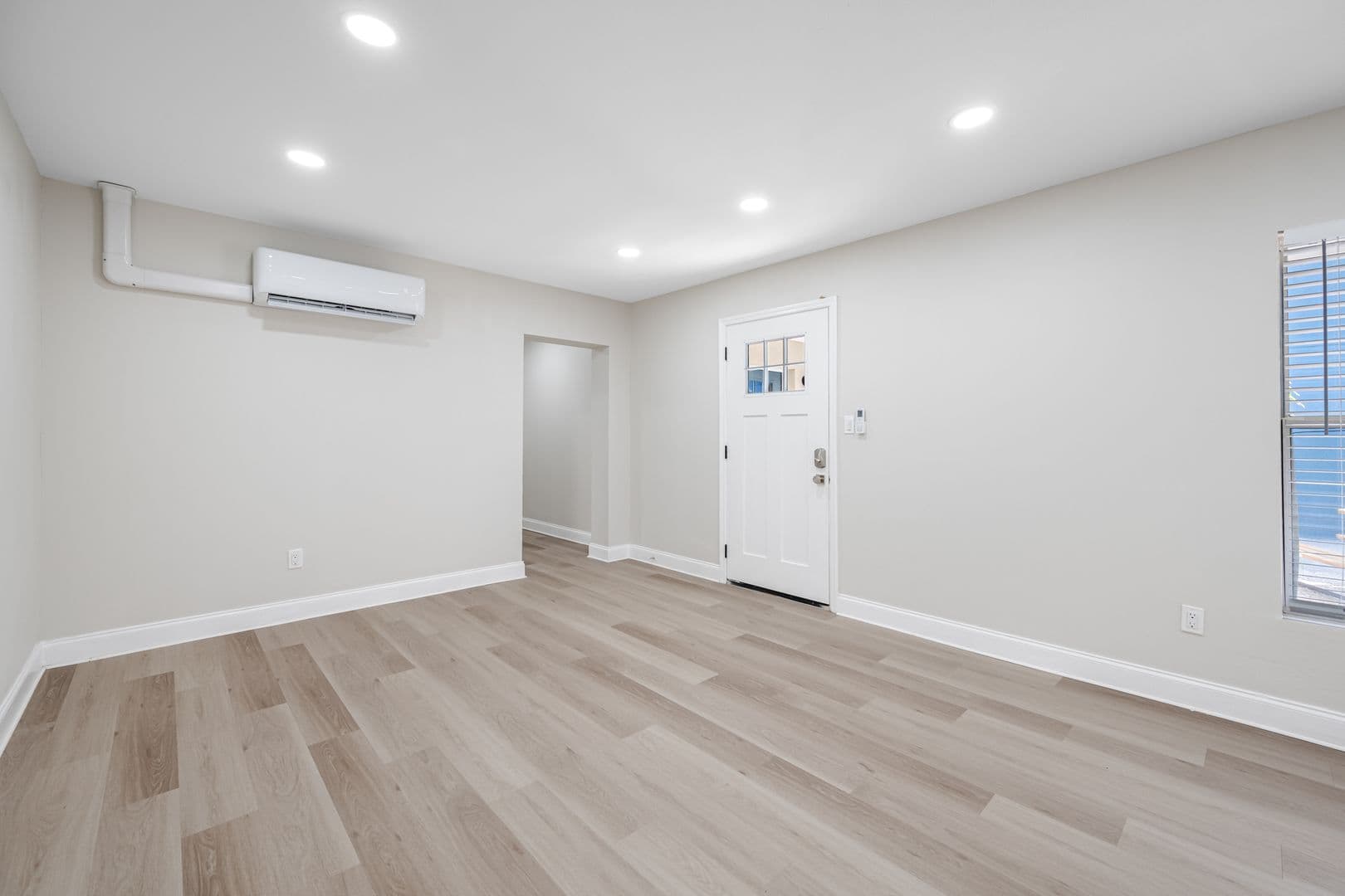 Tampa Apartment: 140-144 E Davis Blvd