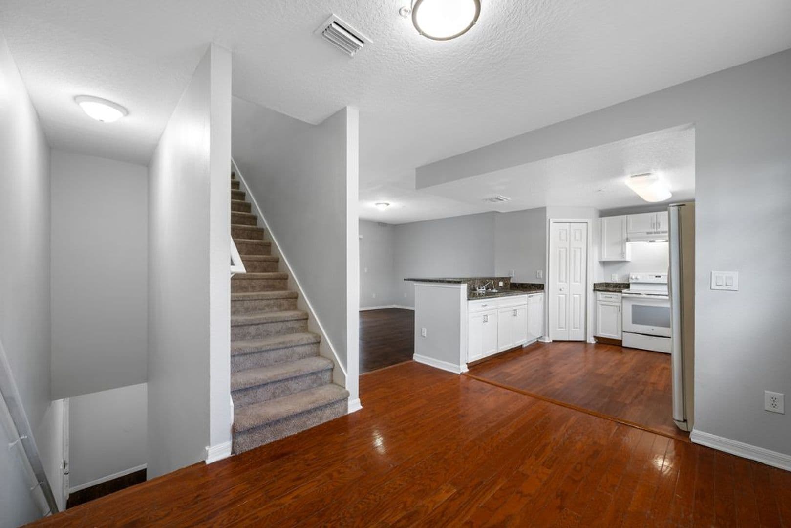 Tampa Apartment: 5709 Las Ventanas Dr