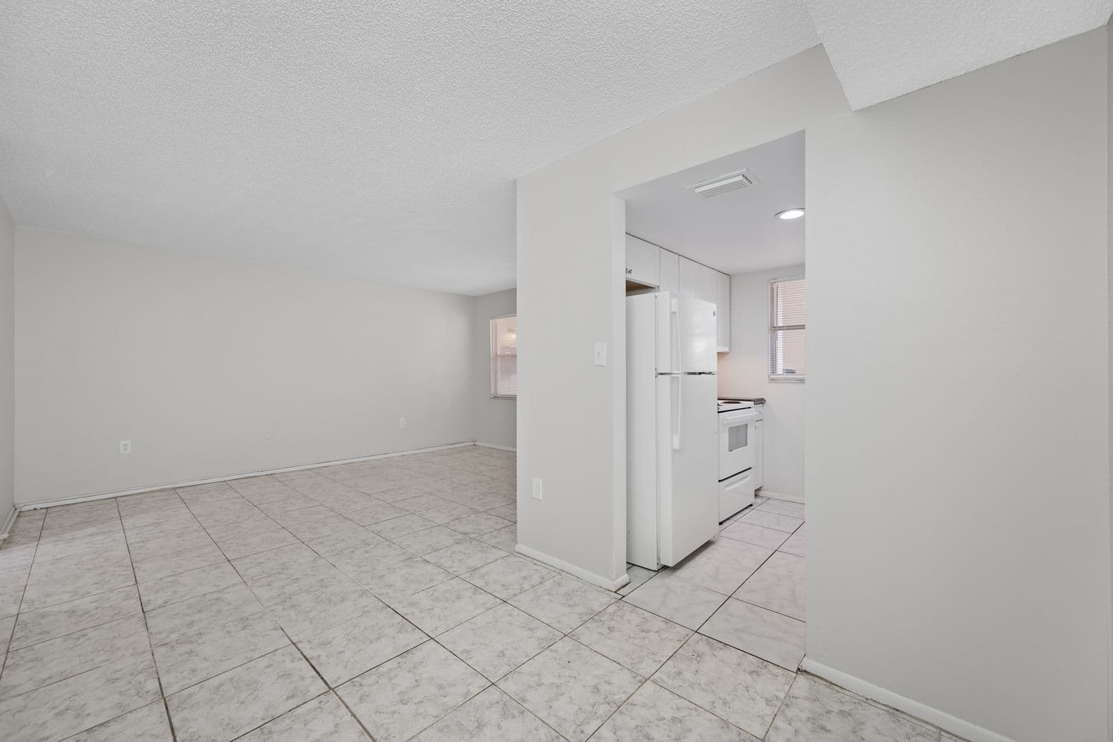 Clearwater Apartment: 1767 Leo Lane South