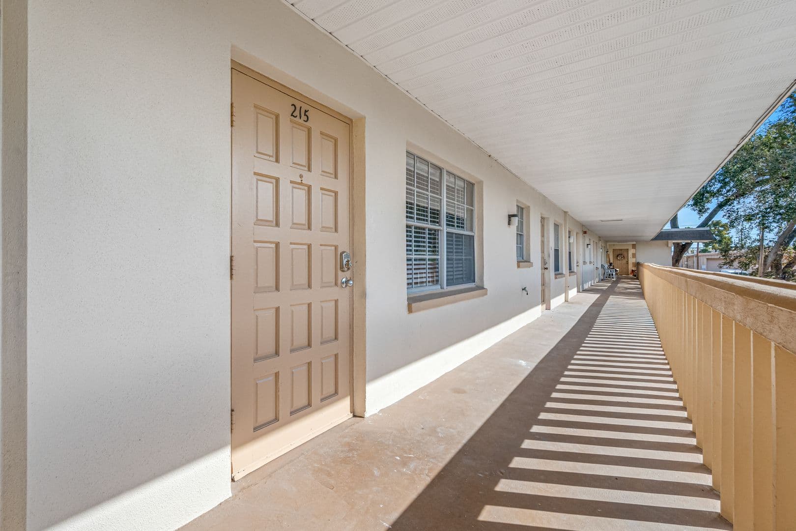 Largo Apartment: 1500 W Bay Dr