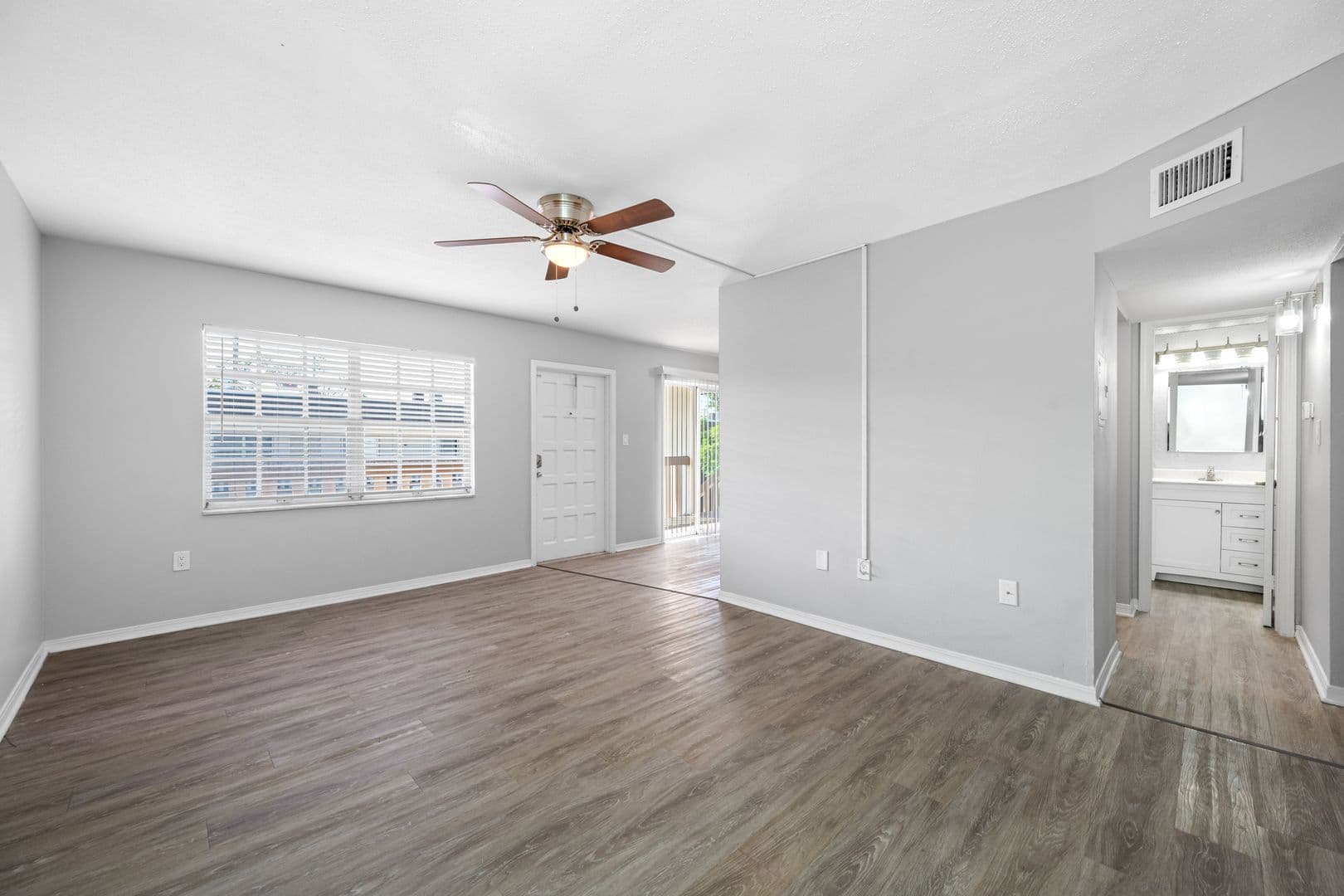 Largo Apartment: 1500 W Bay Dr