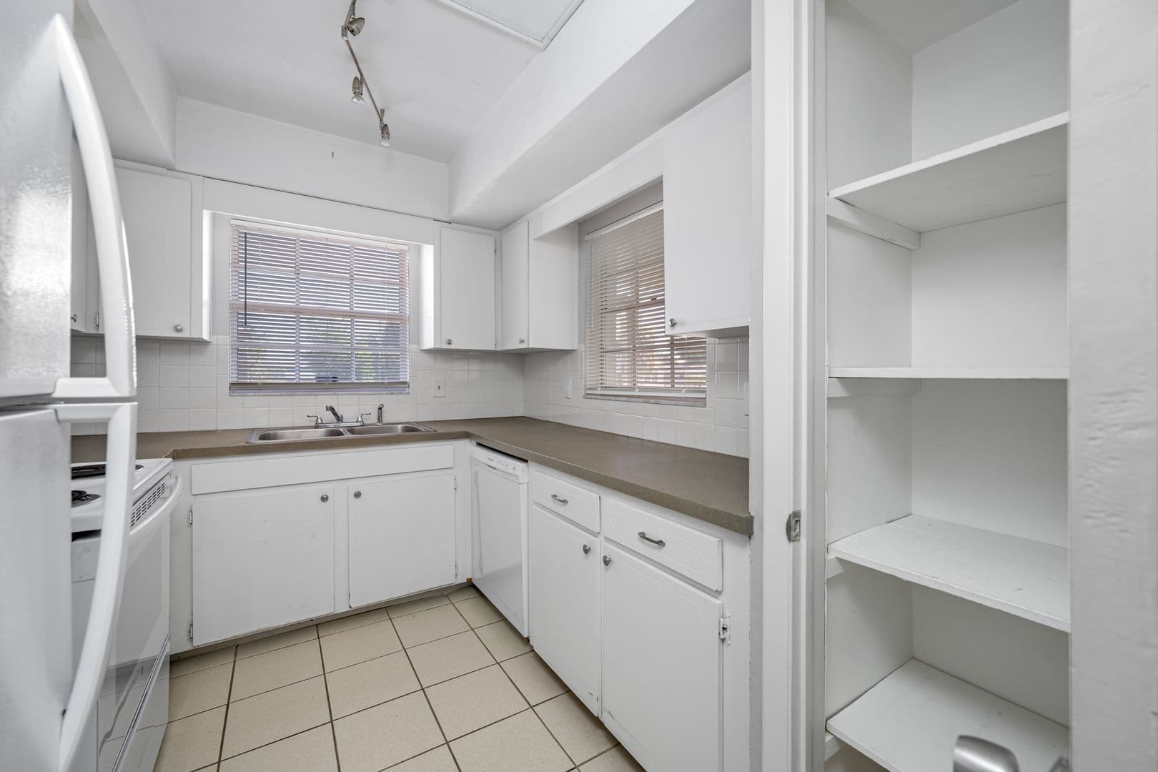 Palm Harbor Apartment: 30 Liberty Way