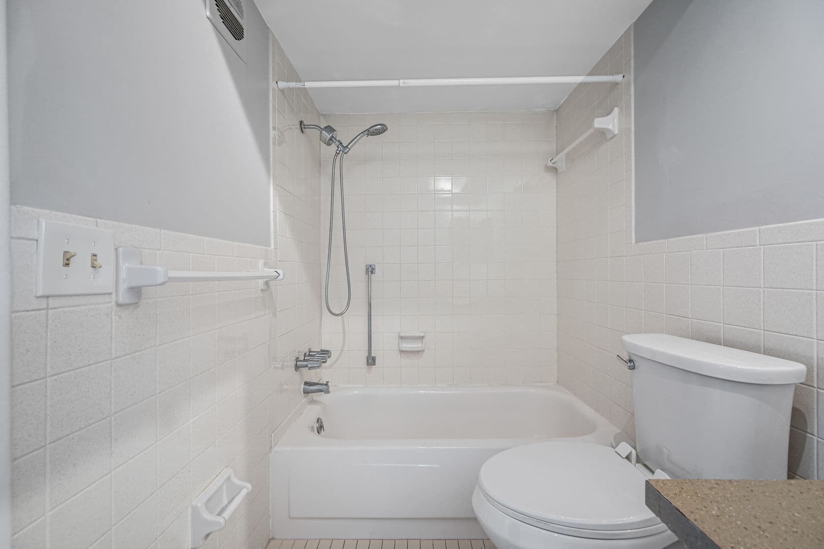 Palm Harbor Apartment: 30 Liberty Way