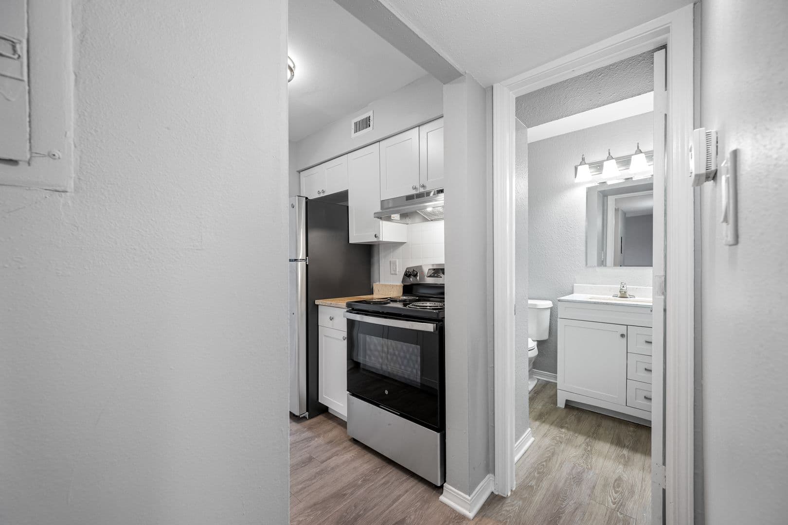 Largo Apartment: 1500 W Bay Dr