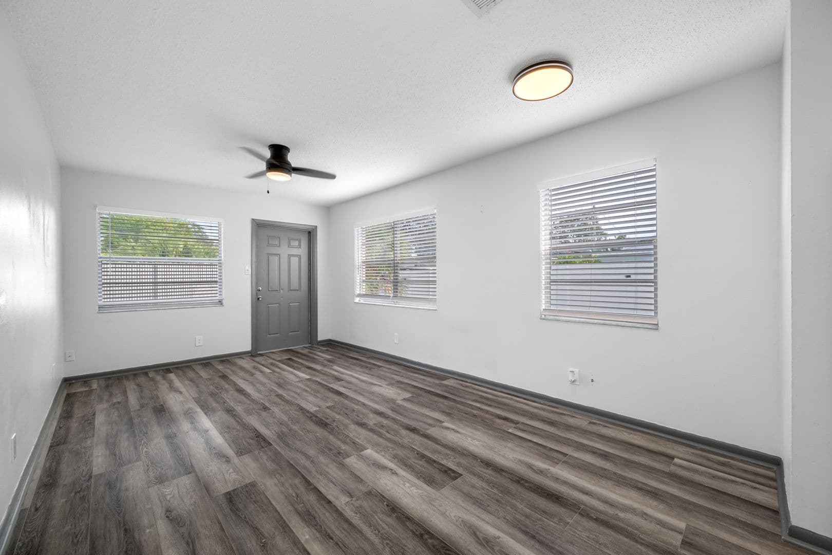 St. Petersburg Apartment: 600 90th Ave N
