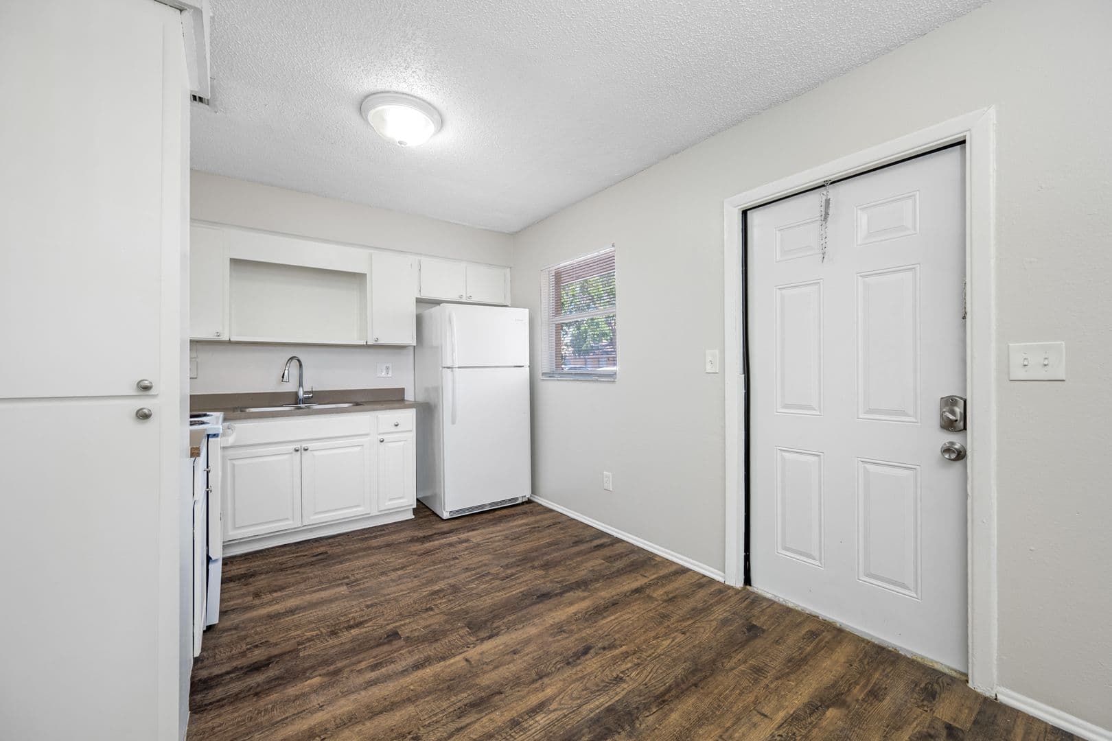 Pinellas Park Apartment: 4520 76th Ave N