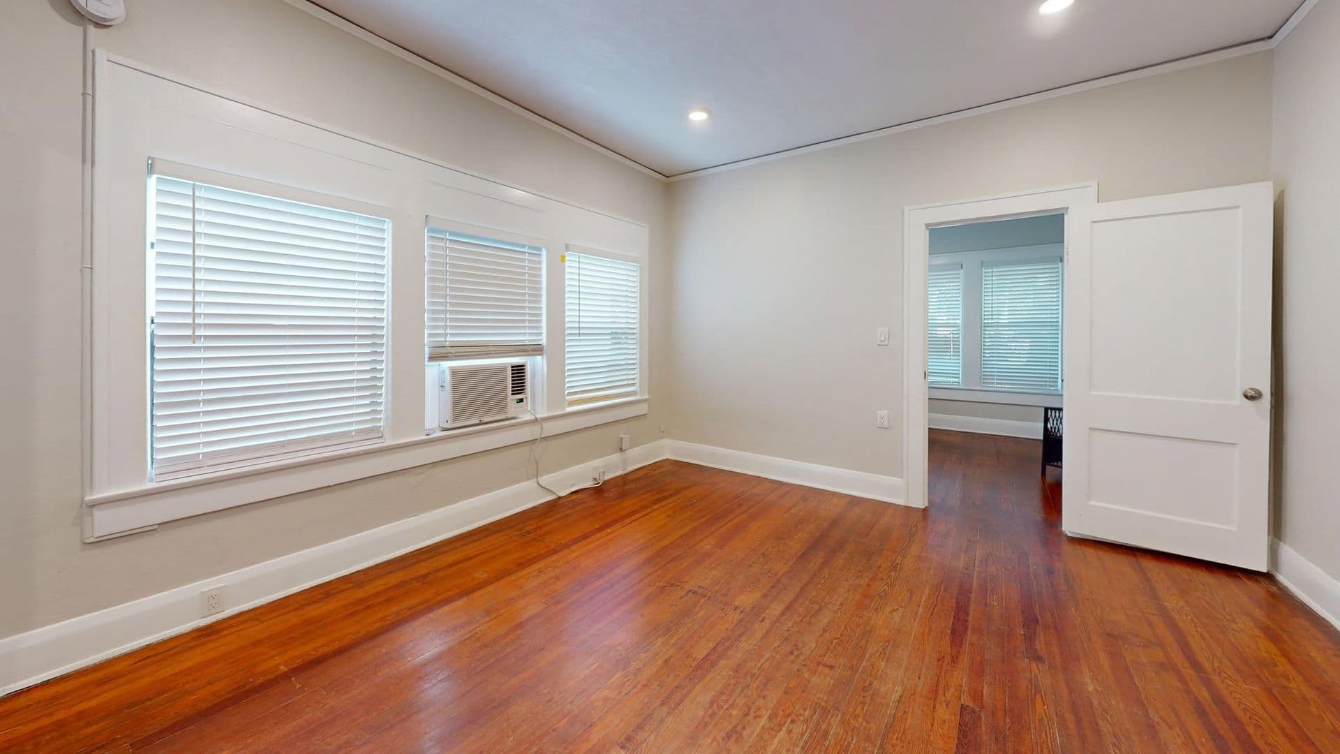 Tampa Apartment: 405 and 409 E Jean St, Tampa FL 33604