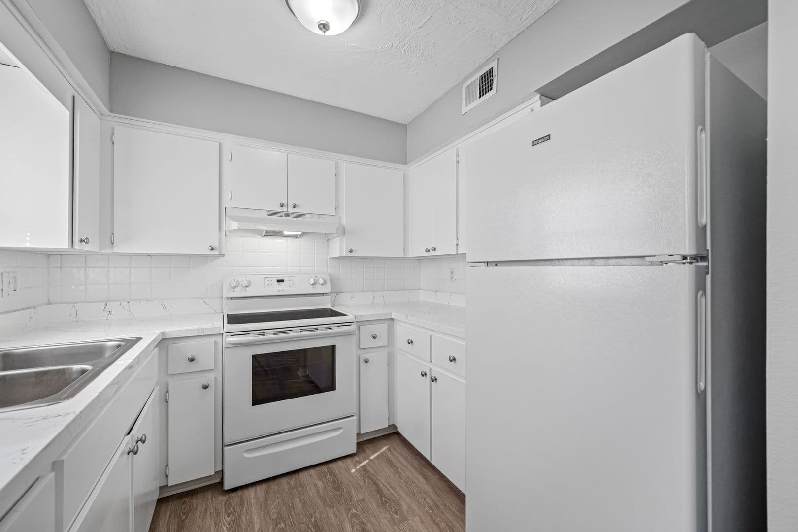 Largo Apartment: 1500 W Bay Dr