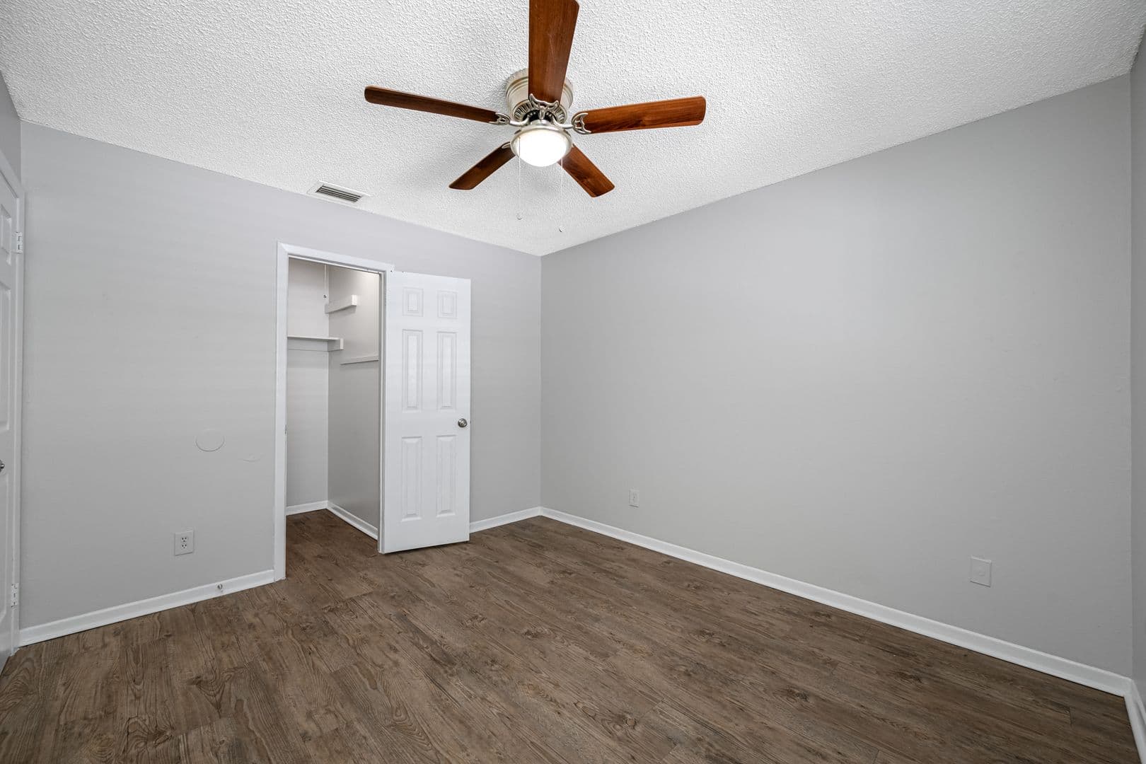 St Petersburg Apartment: 621 88th Ave N