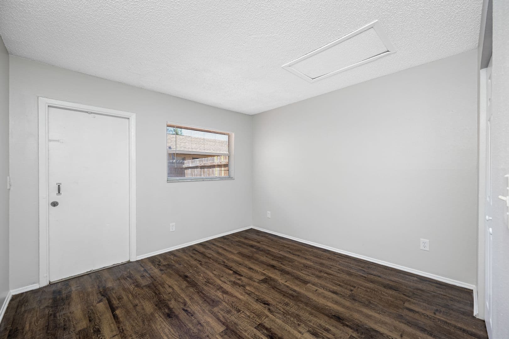Pinellas Park Apartment: 4520 76th Ave N