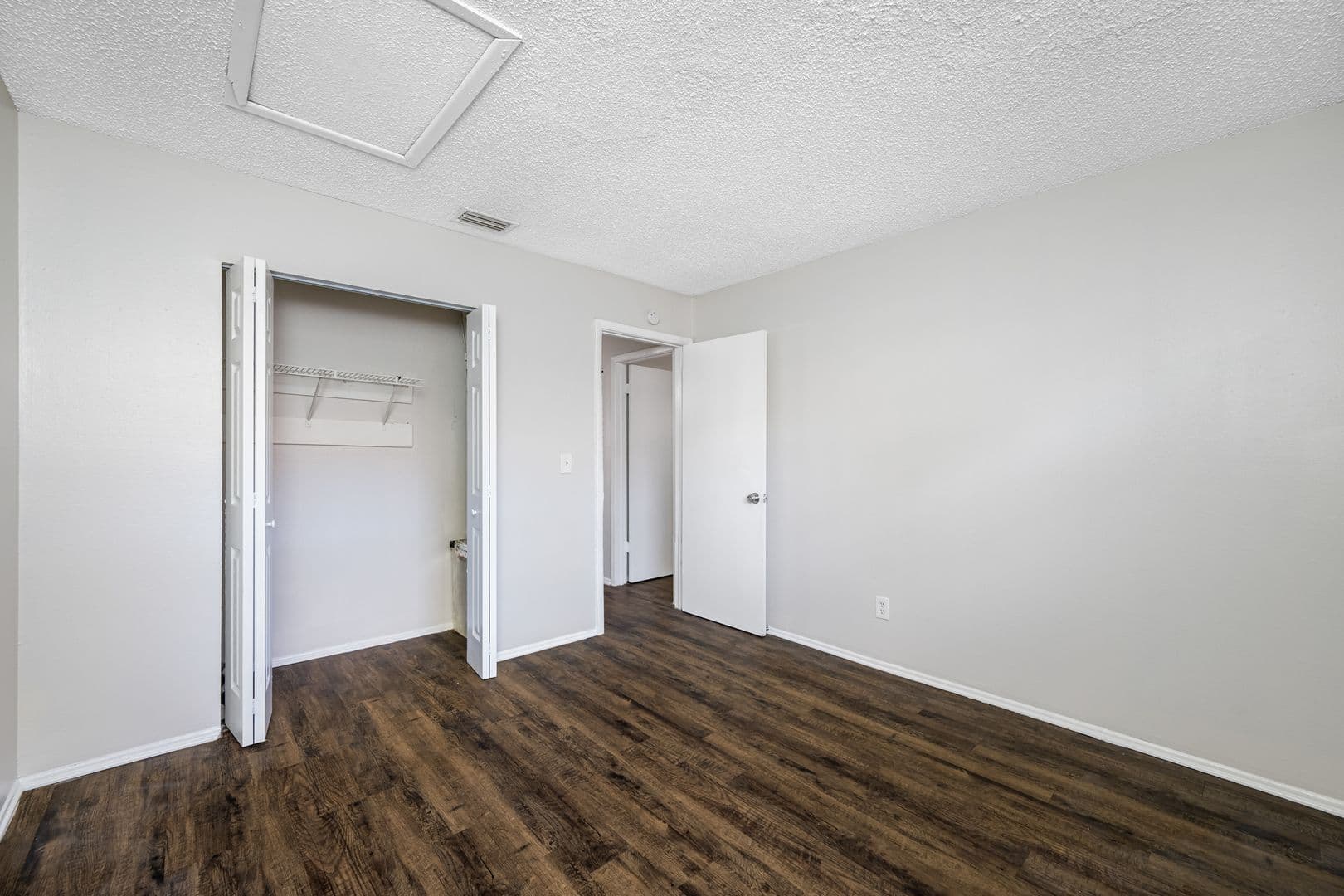 Pinellas Park Apartment: 4520 76th Ave N