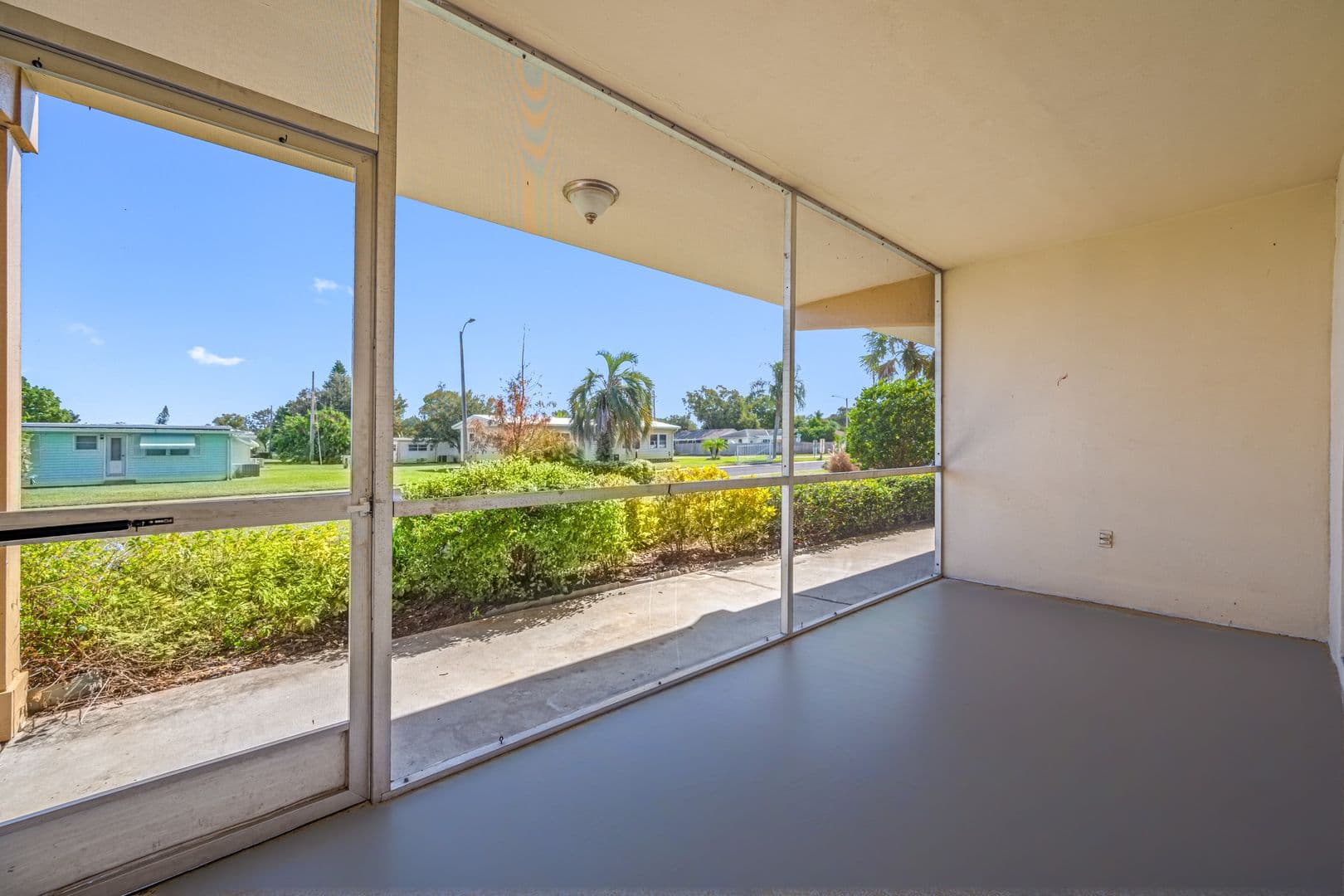 Palm Harbor Apartment: 30 Liberty Way