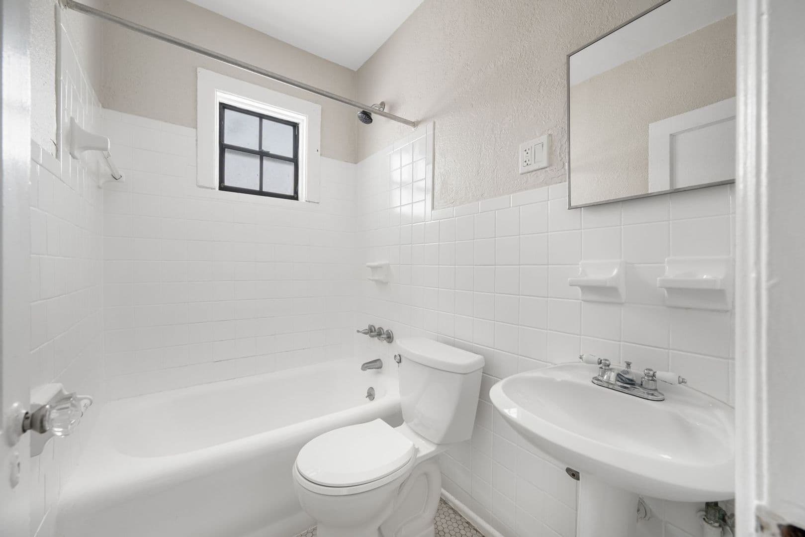 Tampa Apartment: 517 Columbia Dr.