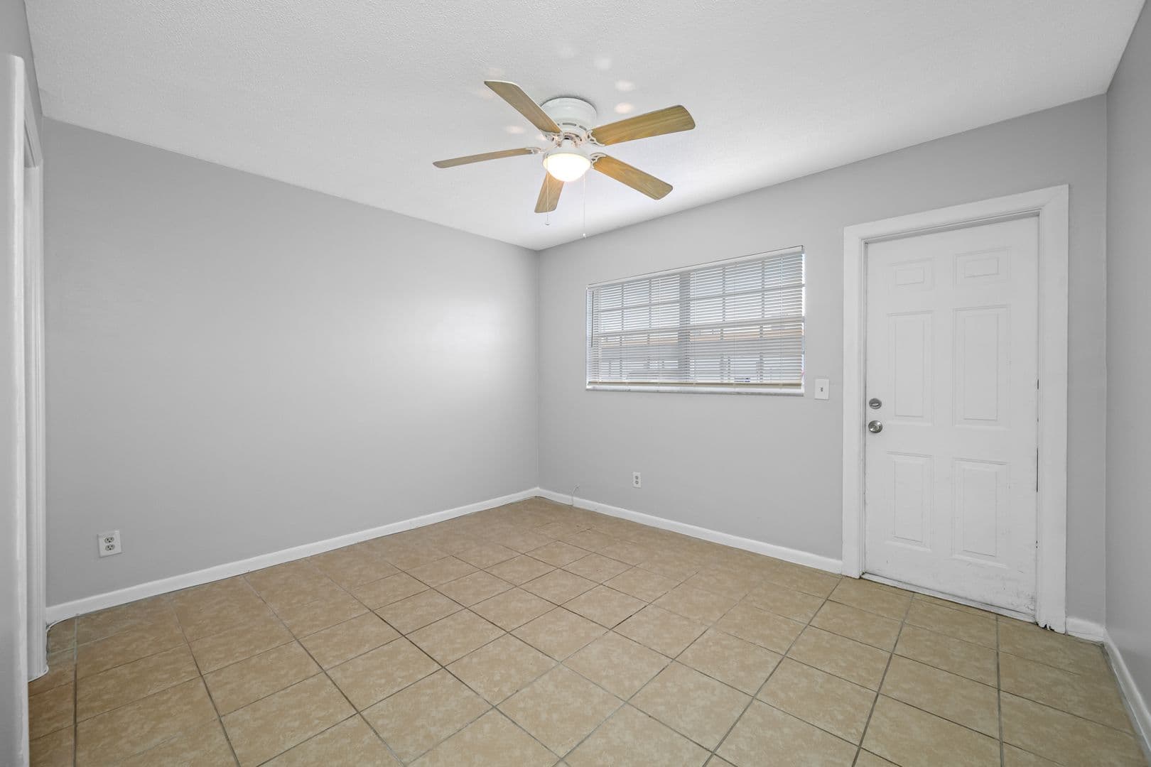 Palm Harbor Apartment: 30 Liberty Way