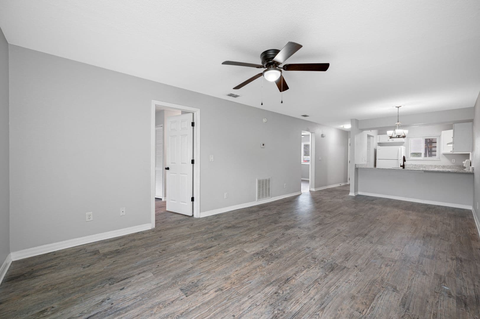 Zephyrhills Apartment: 39132 County Road 54