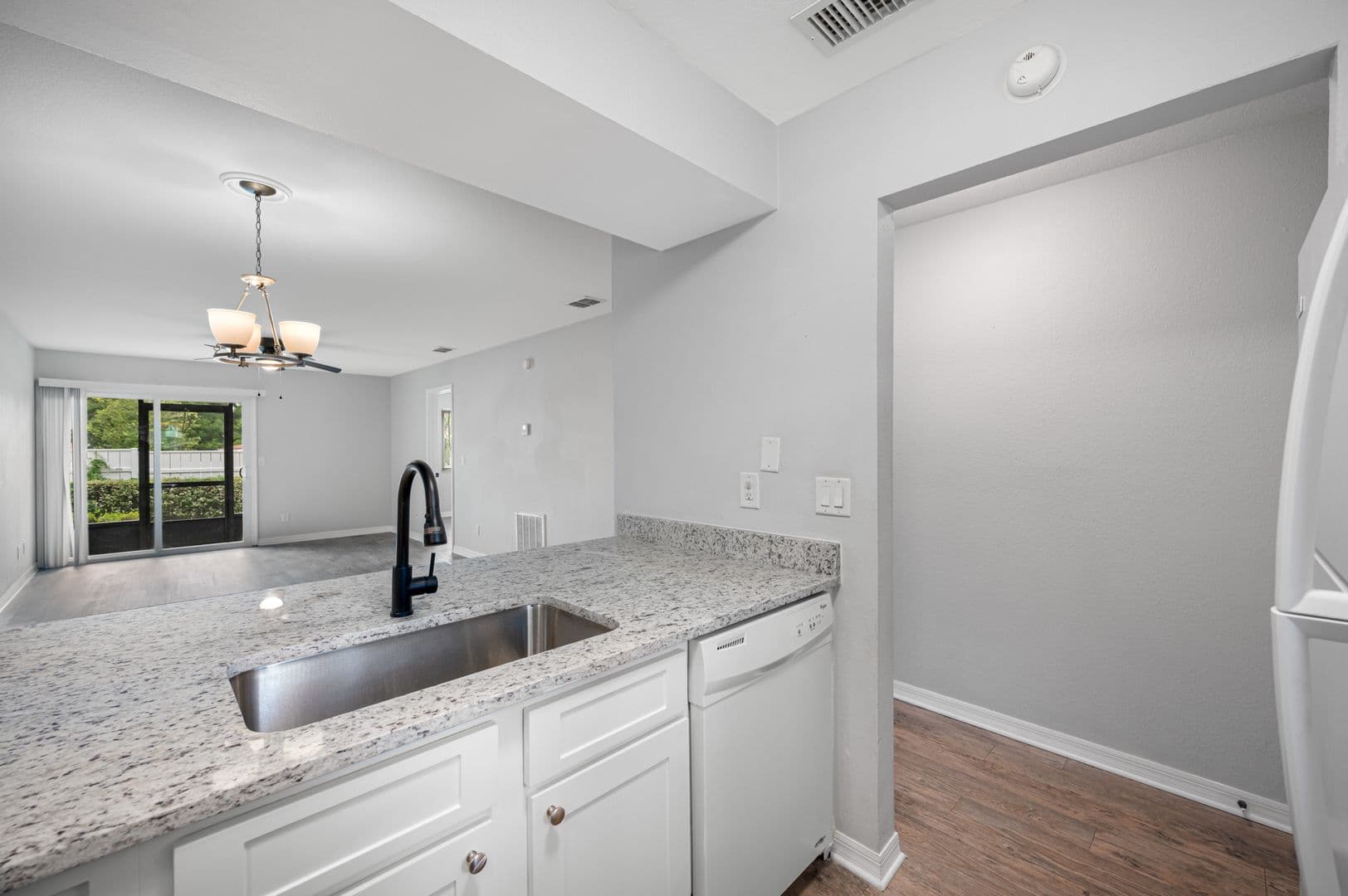 Zephyrhills Apartment: 39132 County Road 54