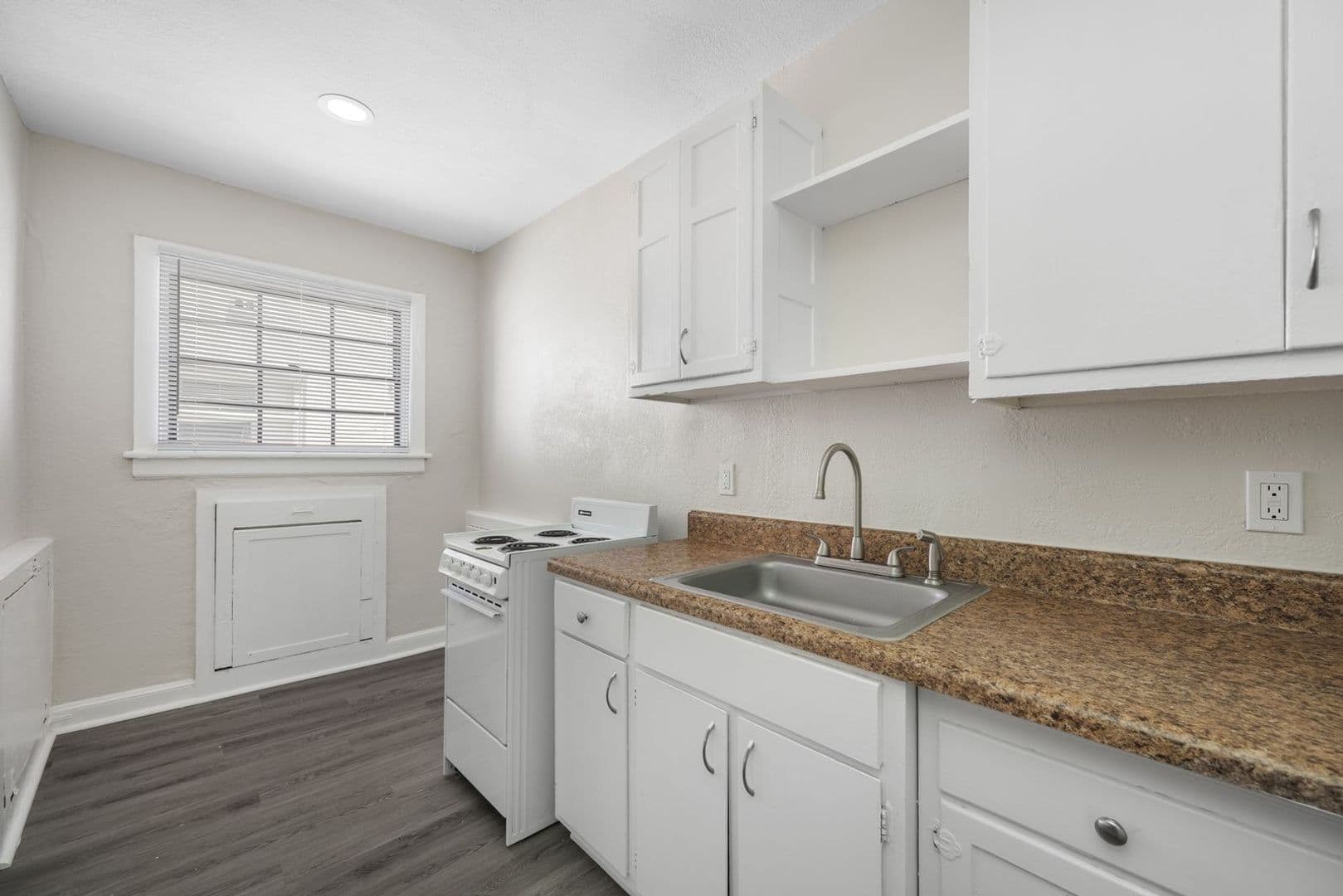 Tampa Apartment: 517 Columbia Dr.