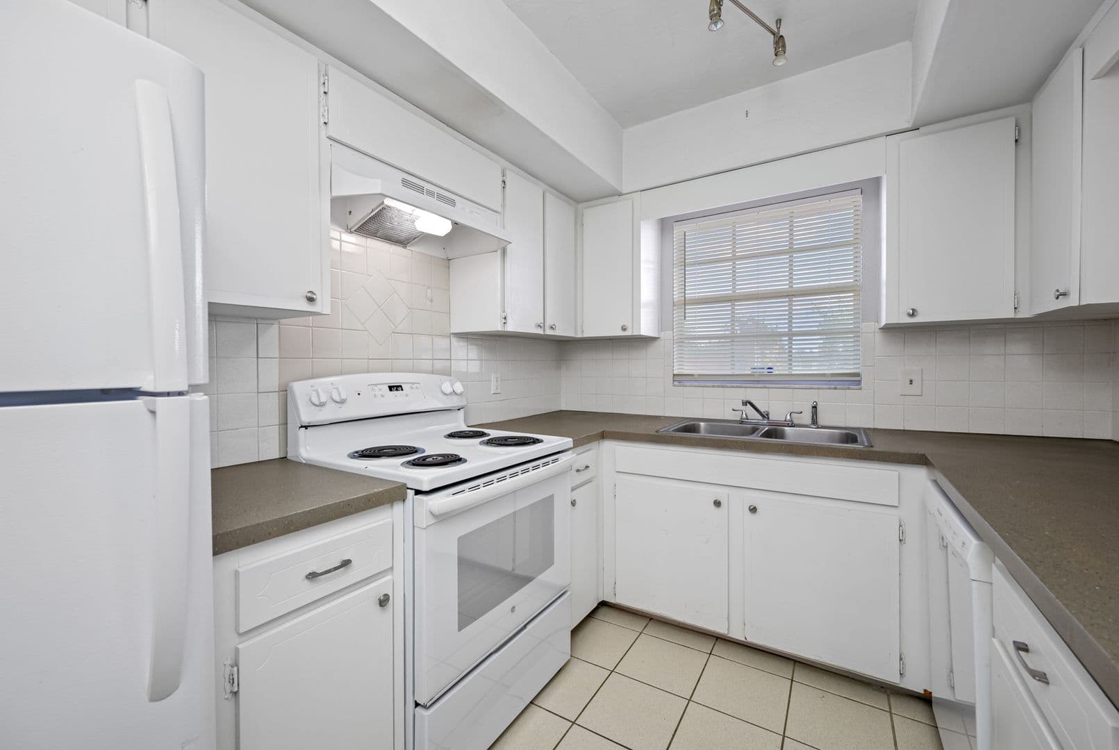 Palm Harbor Apartment: 30 Liberty Way