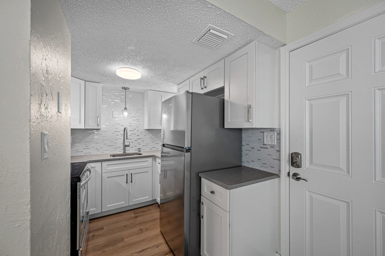 Clearwater Apartment: 1142 Sunset Point Rd