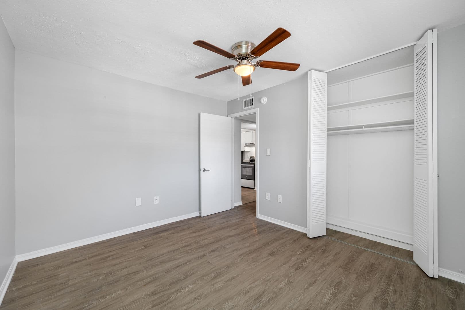 Largo Apartment: 1500 W Bay Dr
