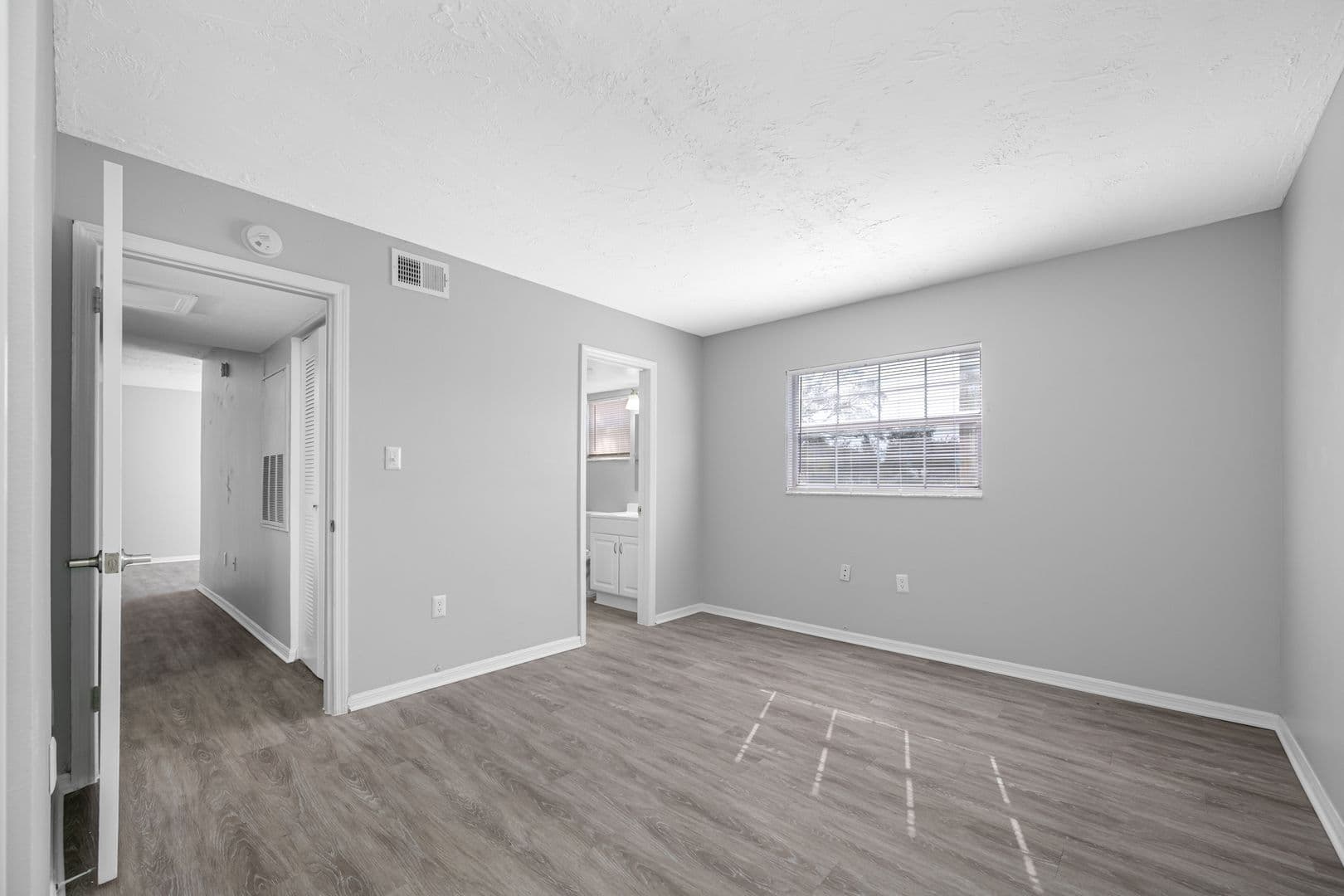 Largo Apartment: 1500 W Bay Dr