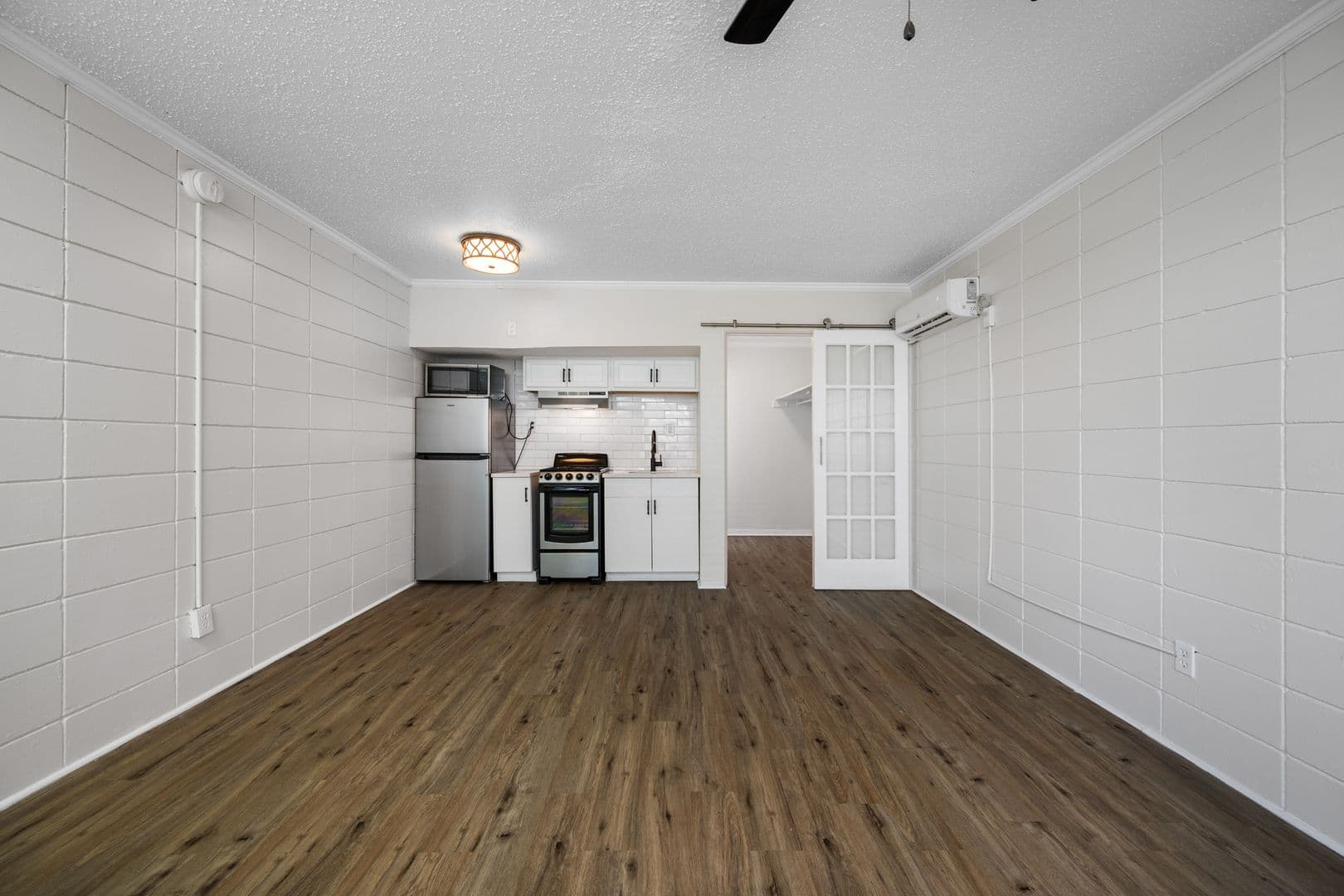 Saint Petersburg Apartment: 425 2nd St N