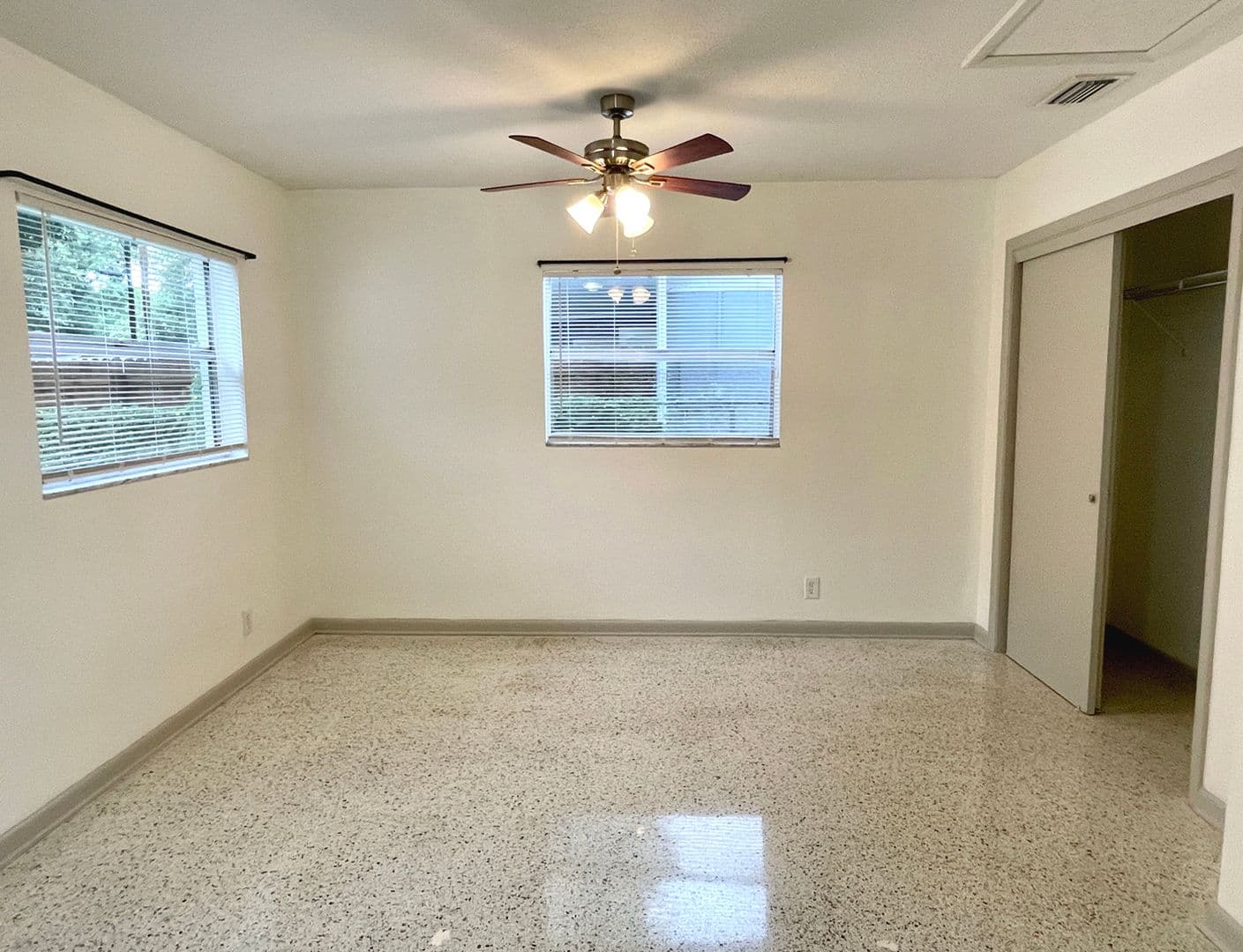 Tampa Apartment: 302 W West St