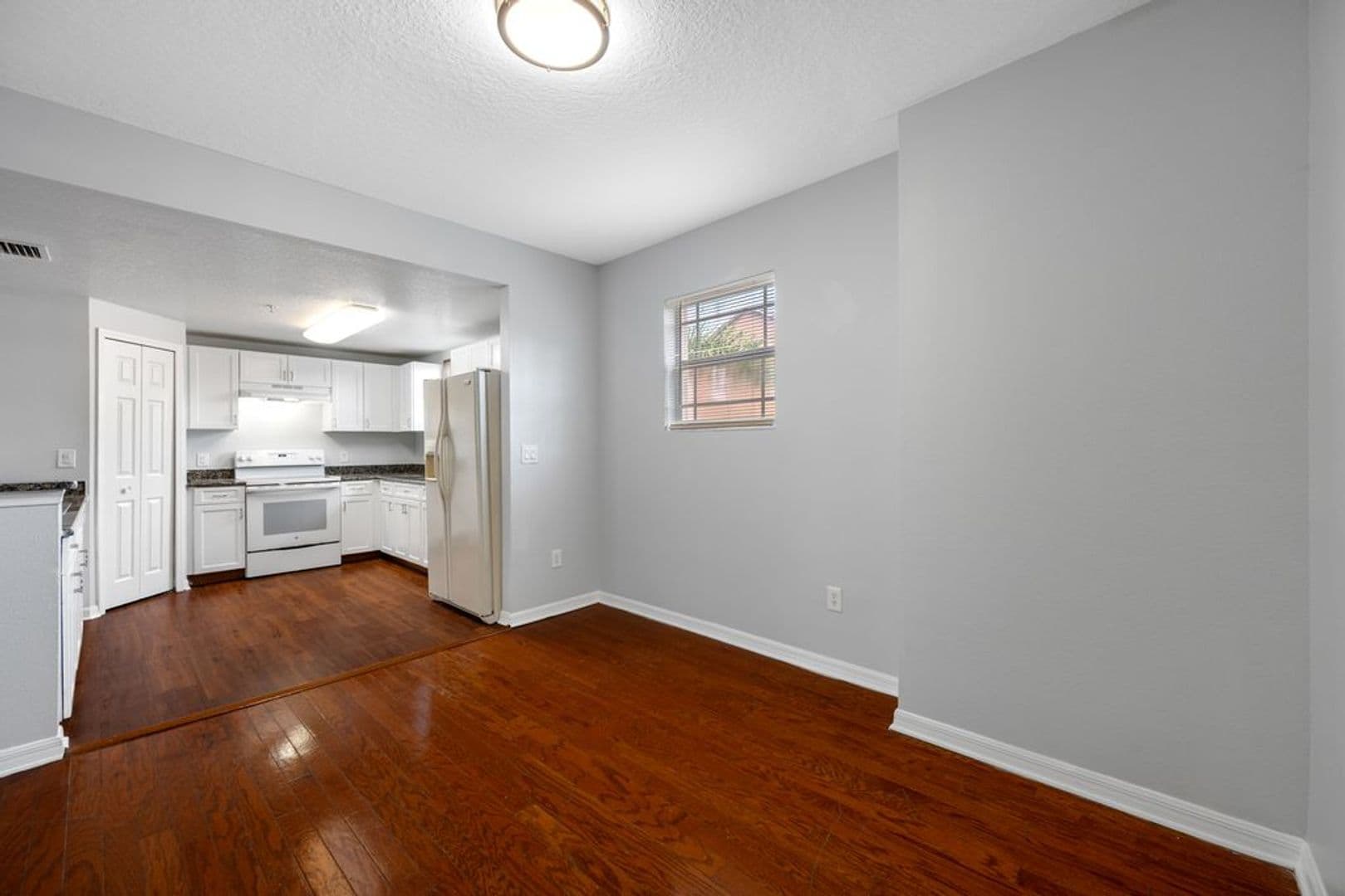 Tampa Apartment: 5709 Las Ventanas Dr