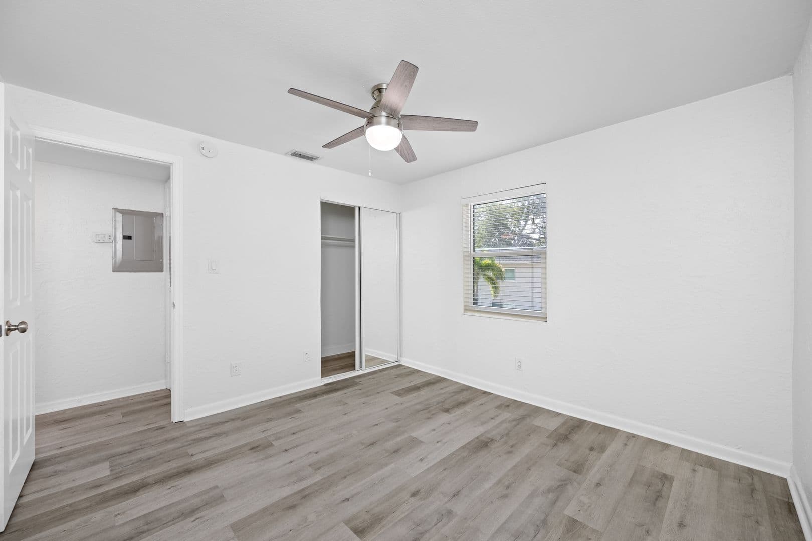 Clearwater Apartment: 1142 Sunset Point Rd