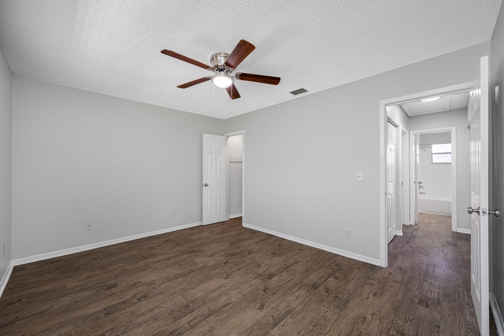 St Petersburg Apartment: 621 88th Ave N