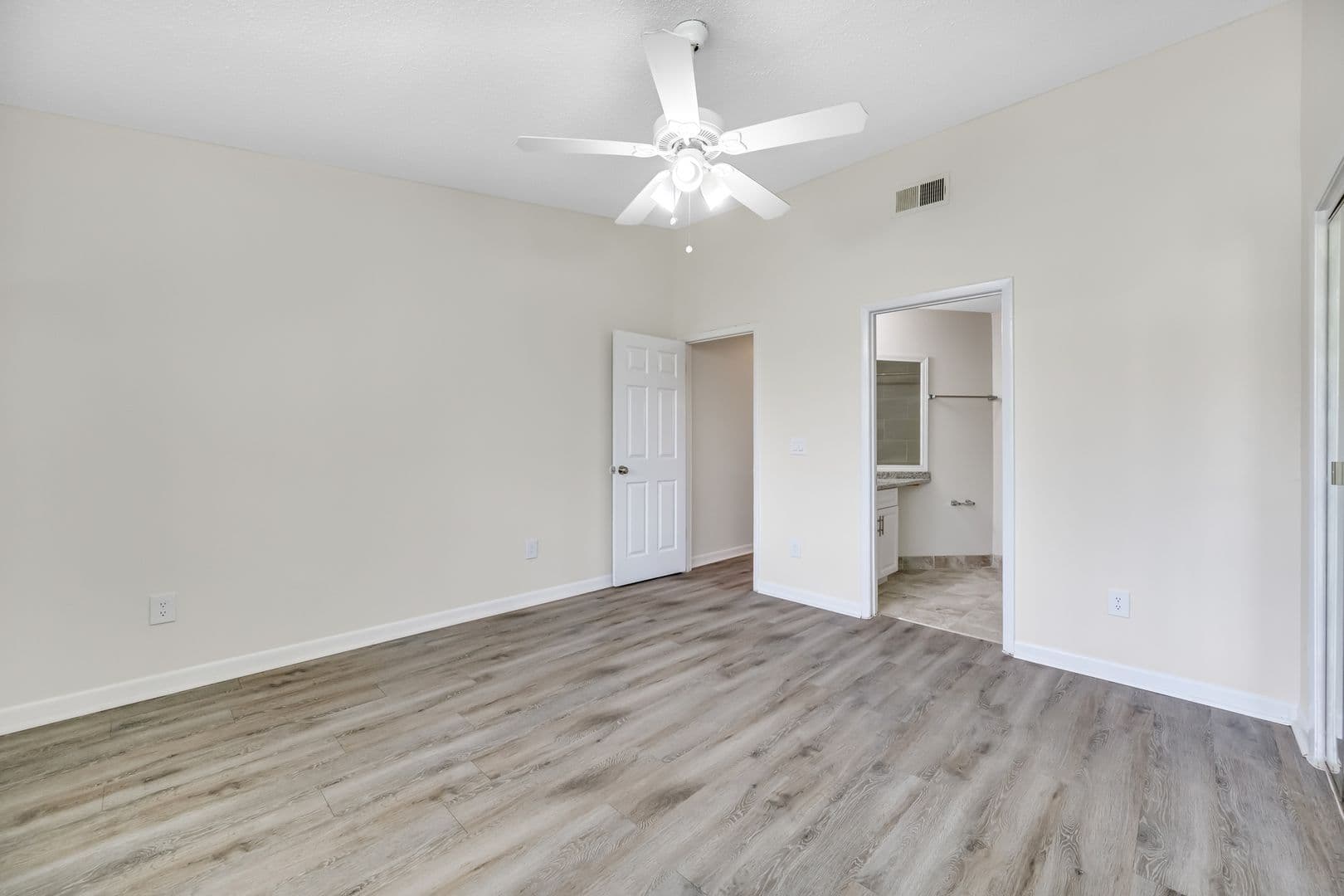 Tampa Townhome: 6119 Memorial Hwy