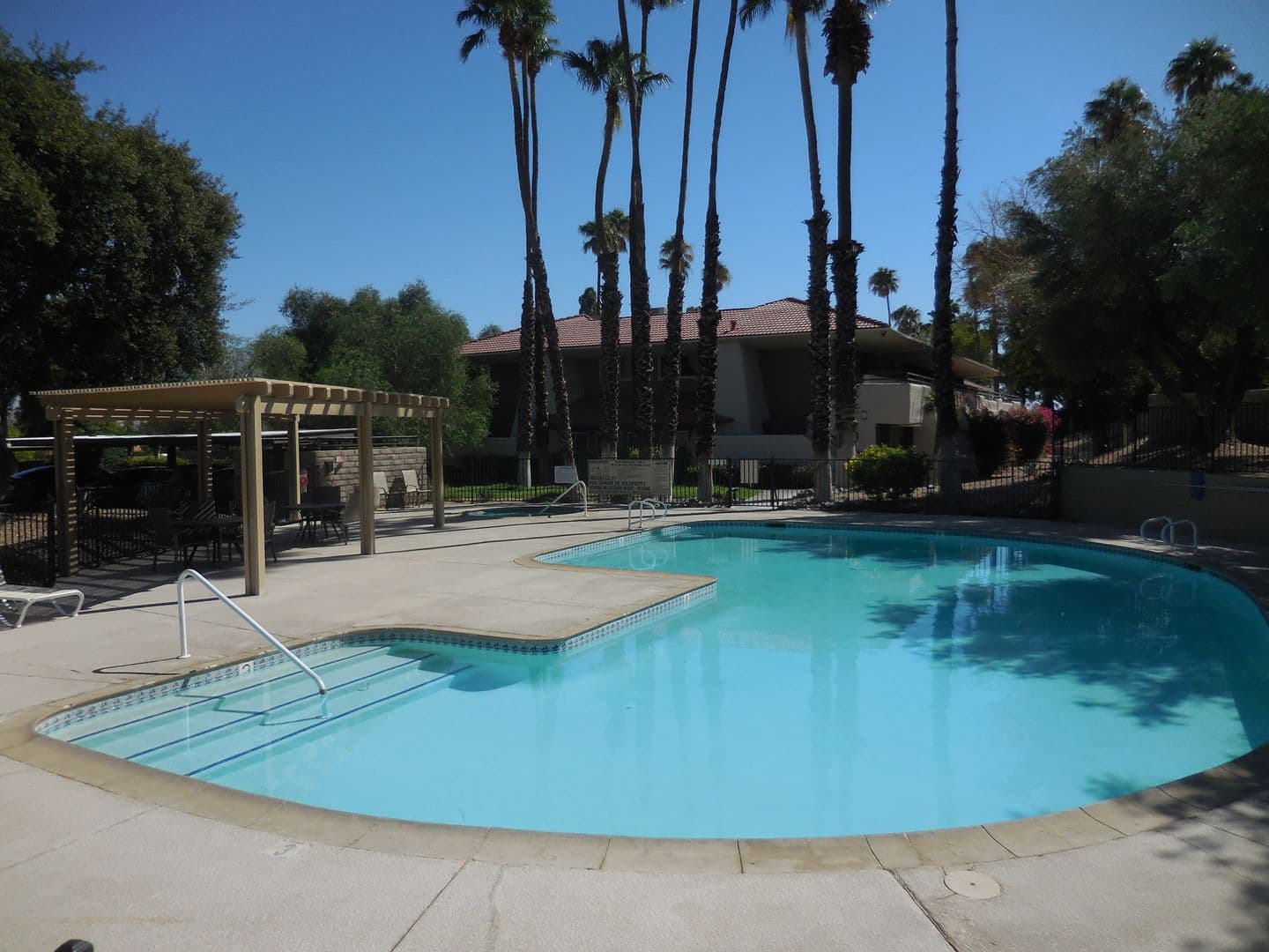 Palm Springs Condo: 2825 N. Los Felices Rd. #216