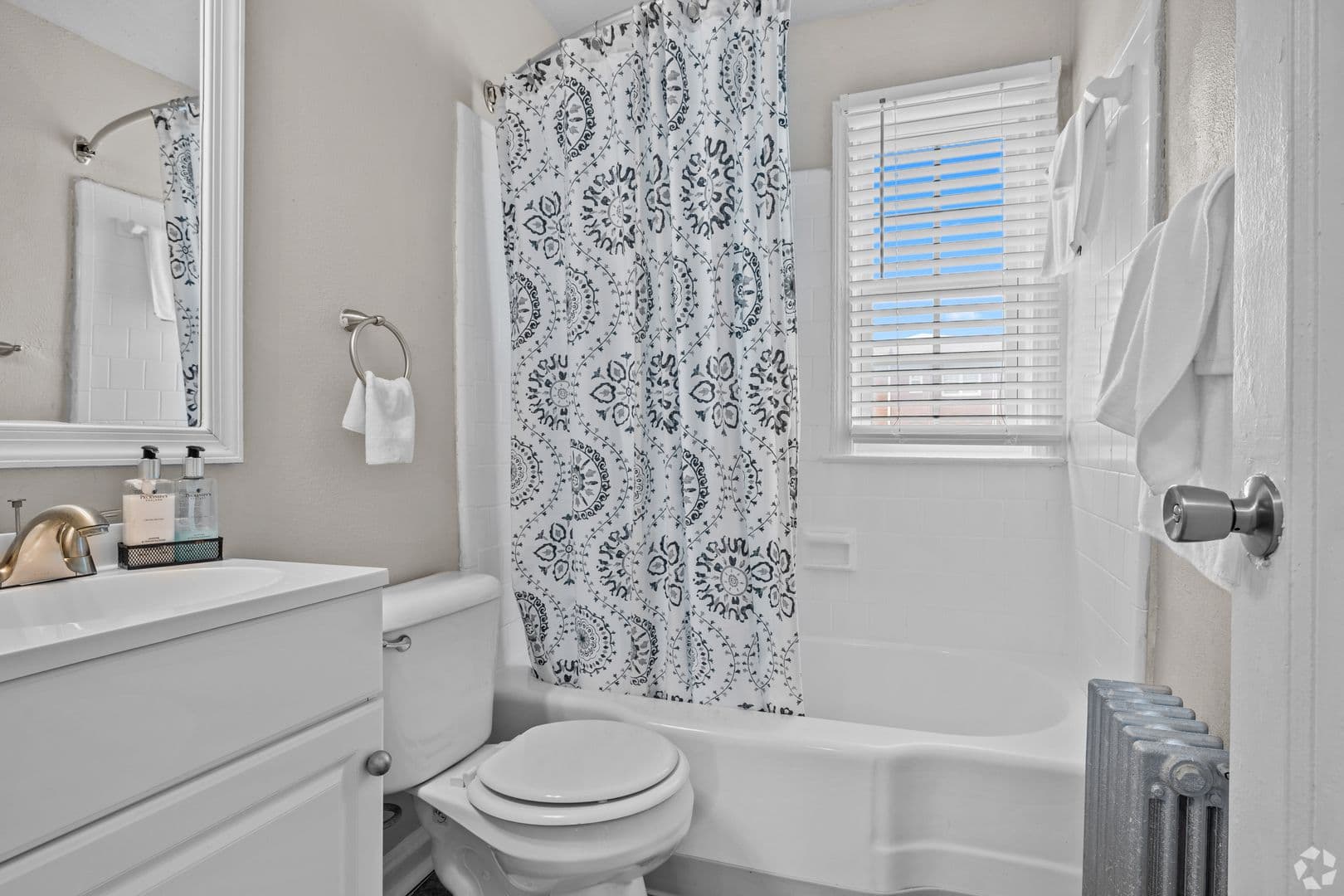 Portsmouth Apartment: 9 Seminole Dr