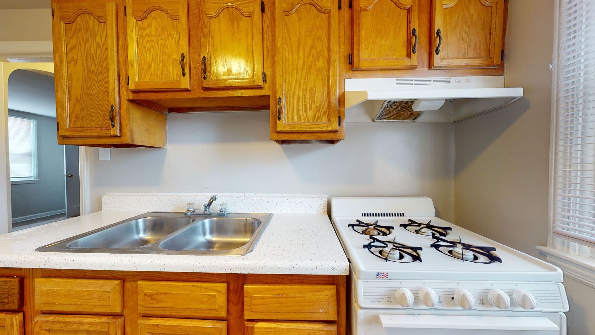 Portsmouth Apartment: 9 Seminole Dr