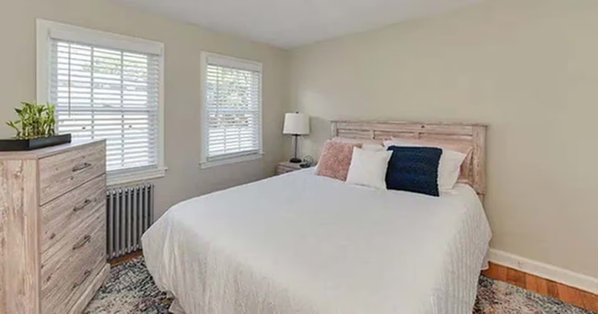 Portsmouth Apartment: 9 Seminole Dr