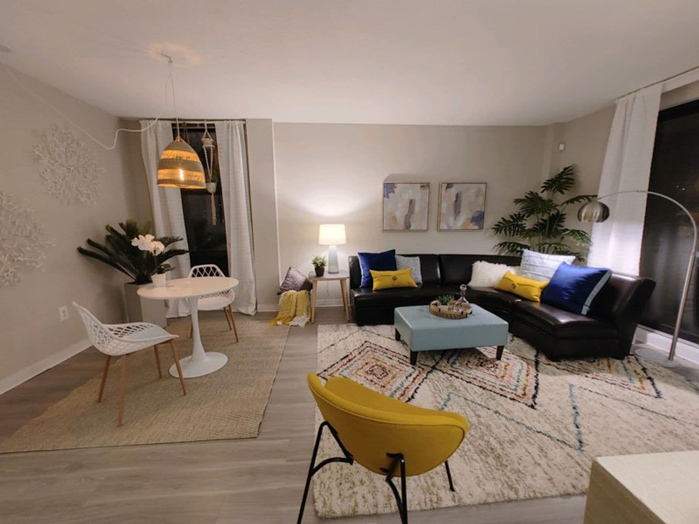 Portsmouth Apartment: 303 Effingham St