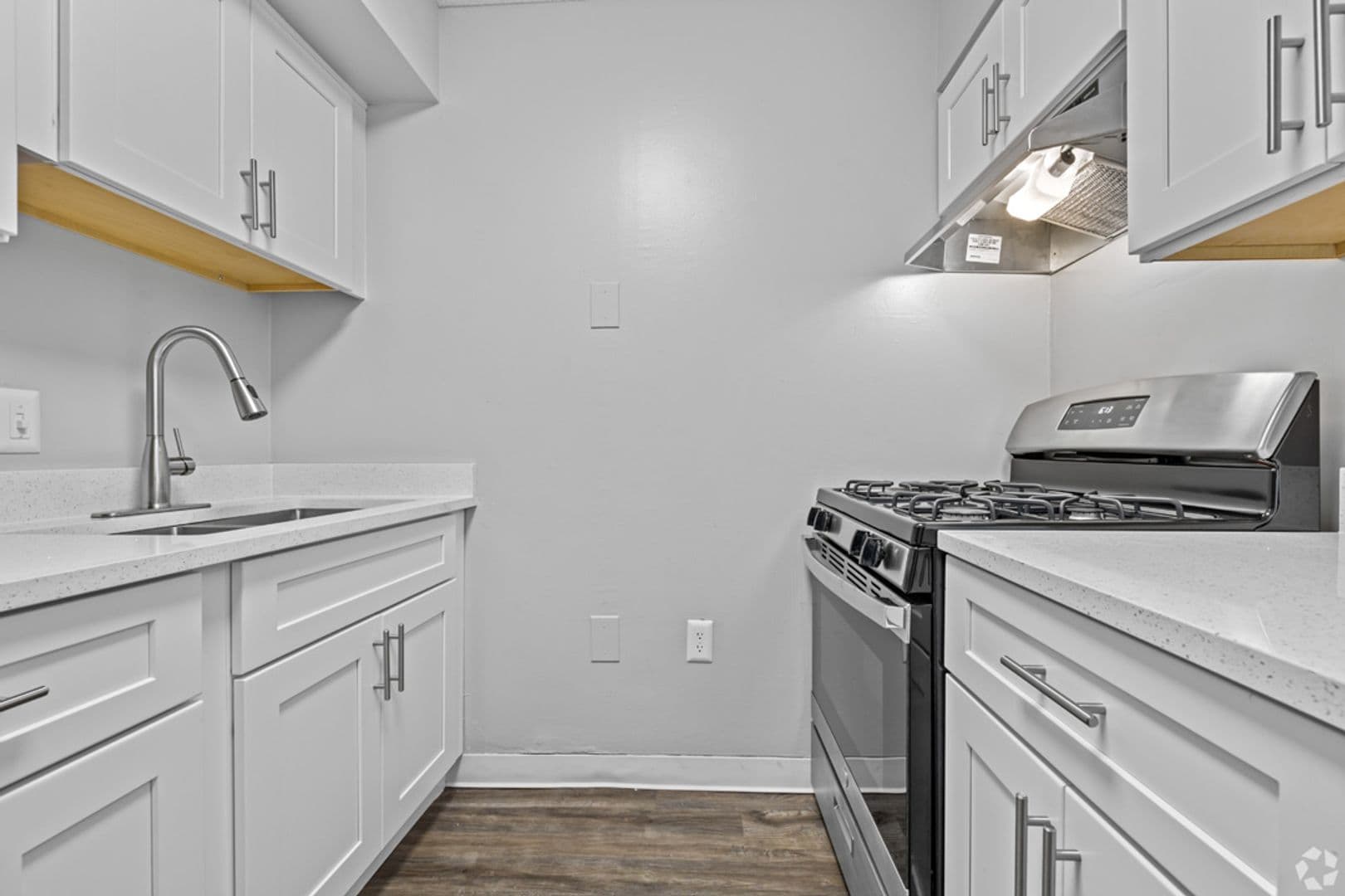 Portsmouth Apartment: 303 Effingham St