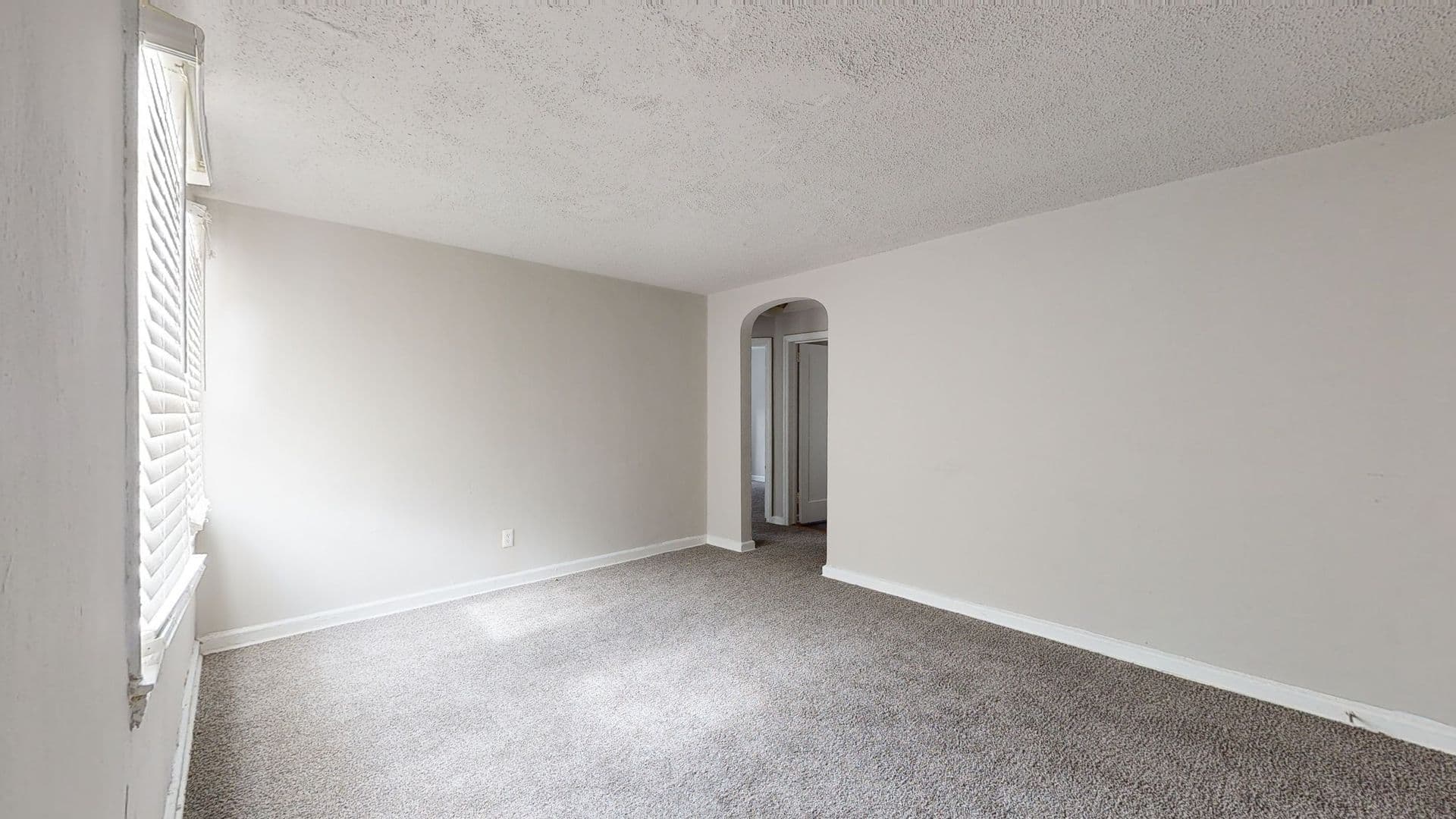 Portsmouth Apartment: 9 Seminole Dr