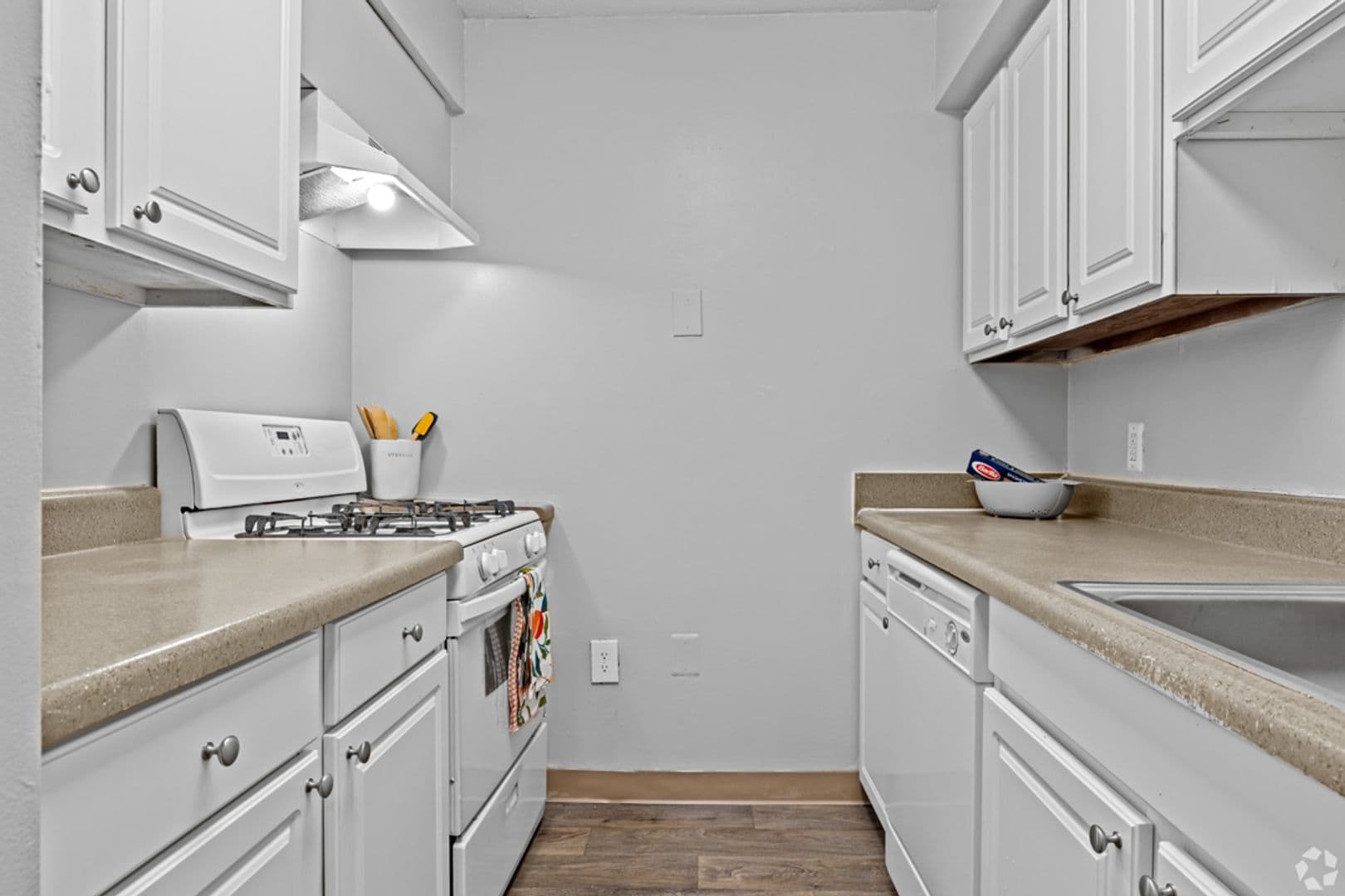 Portsmouth Apartment: 303 Effingham St