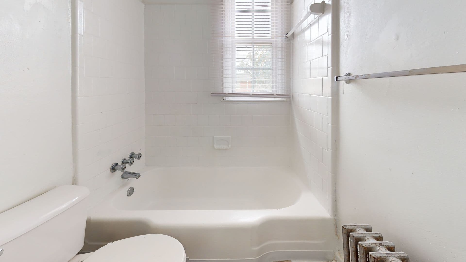 Portsmouth Apartment: 9 Seminole Dr