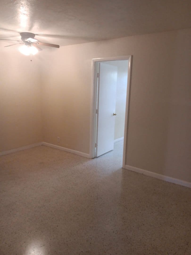 Saint Petersburg Apartment: 5860 22nd Avenue North