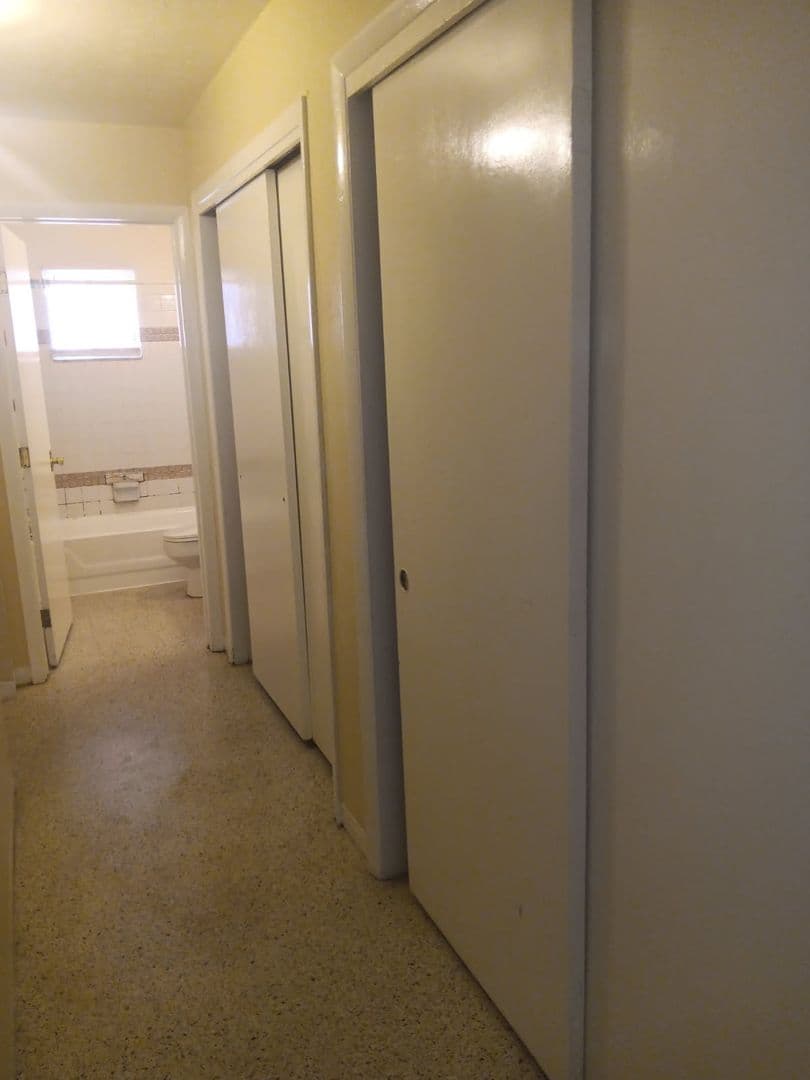 Saint Petersburg Apartment: 5860 22nd Avenue North