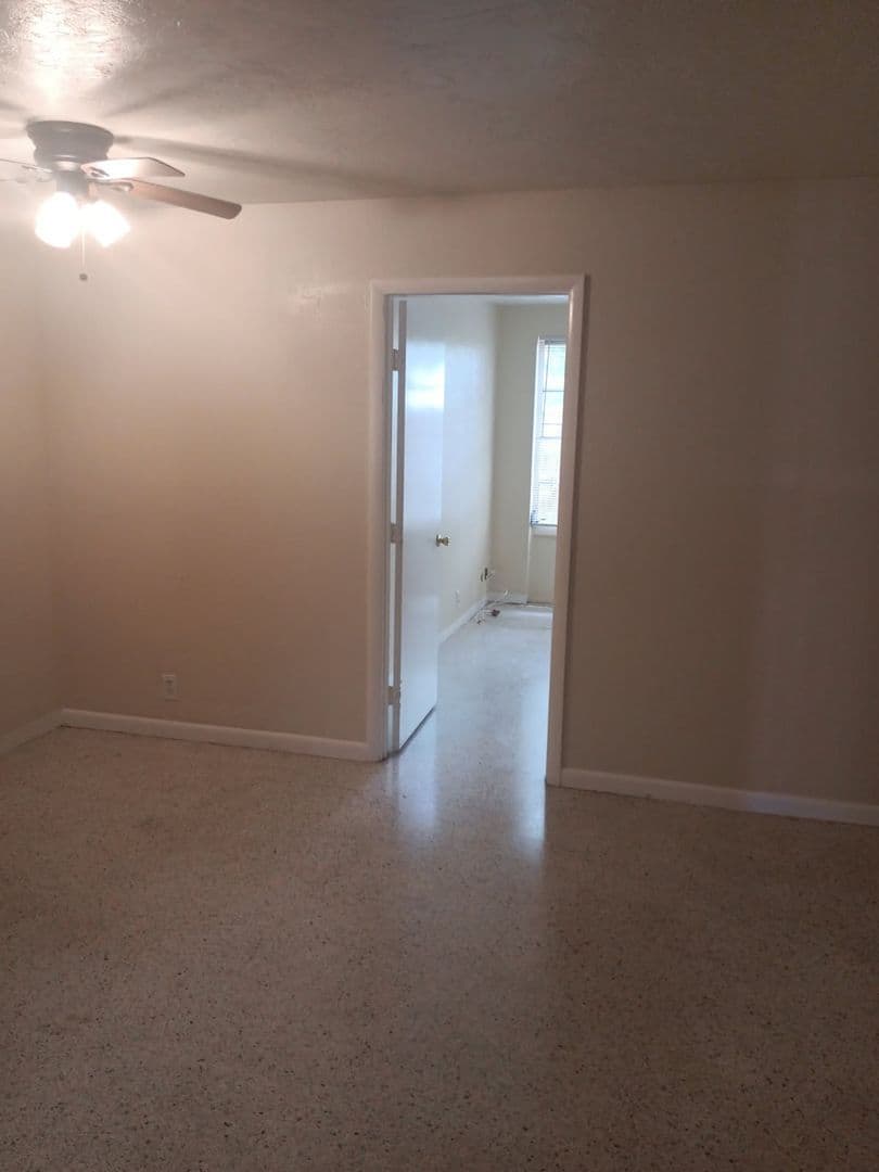 Saint Petersburg Apartment: 5860 22nd Avenue North