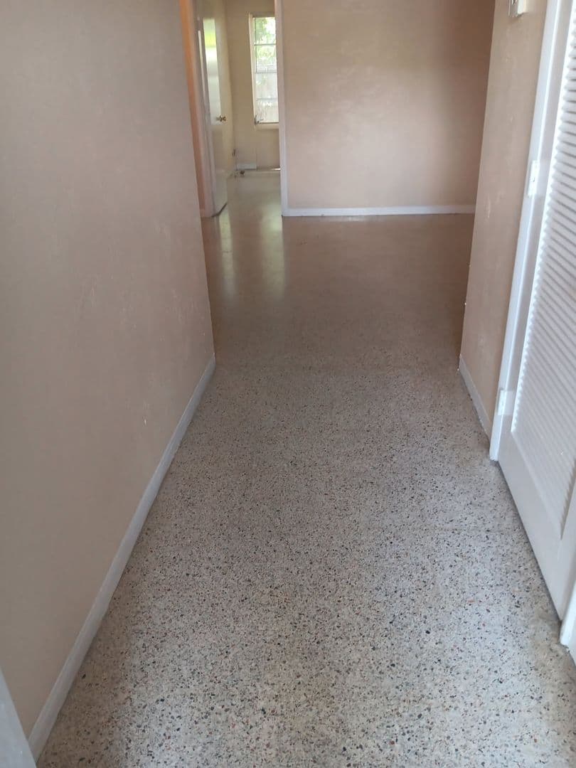 Saint Petersburg Apartment: 5860 22nd Avenue North