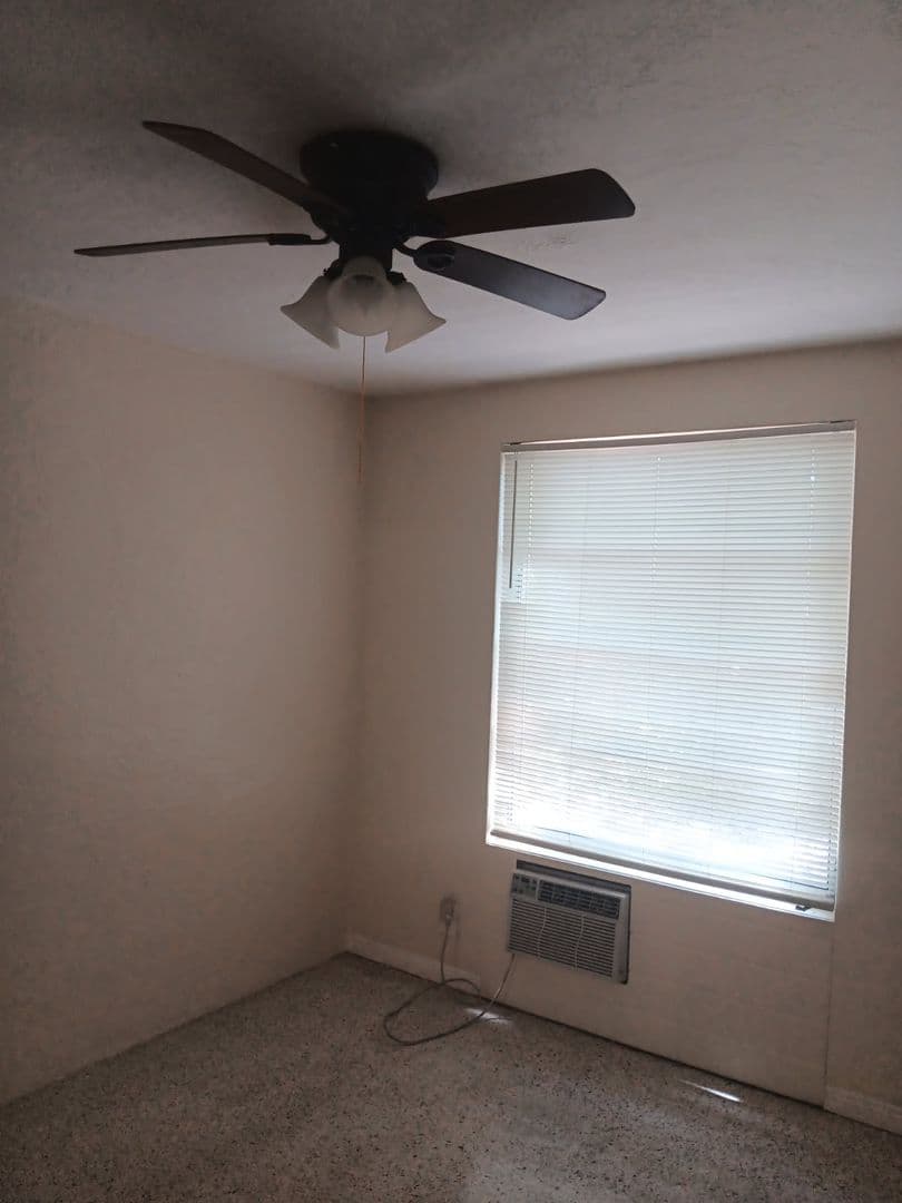 Saint Petersburg Apartment: 5860 22nd Avenue North