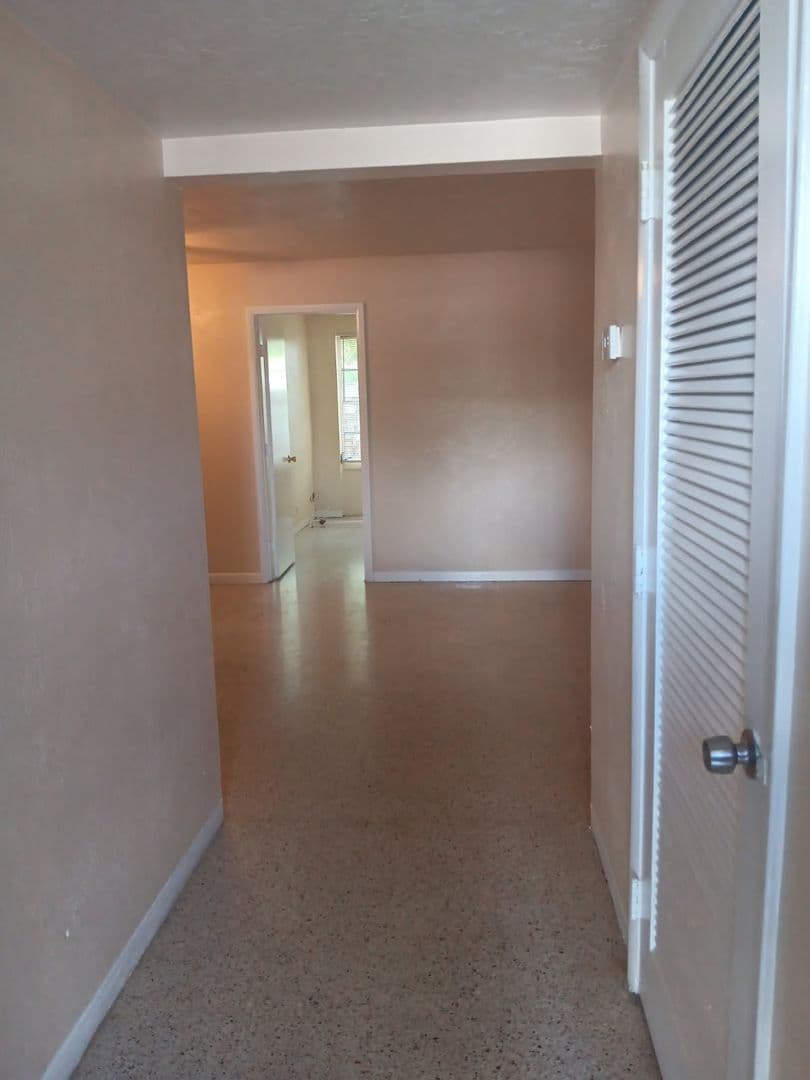 Saint Petersburg Apartment: 5860 22nd Avenue North