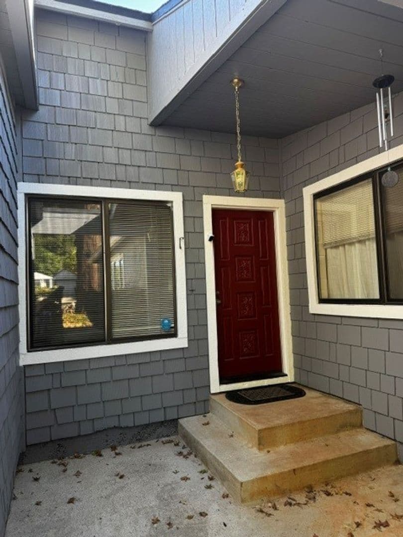Grass Valley House: 567 Blight Rd
